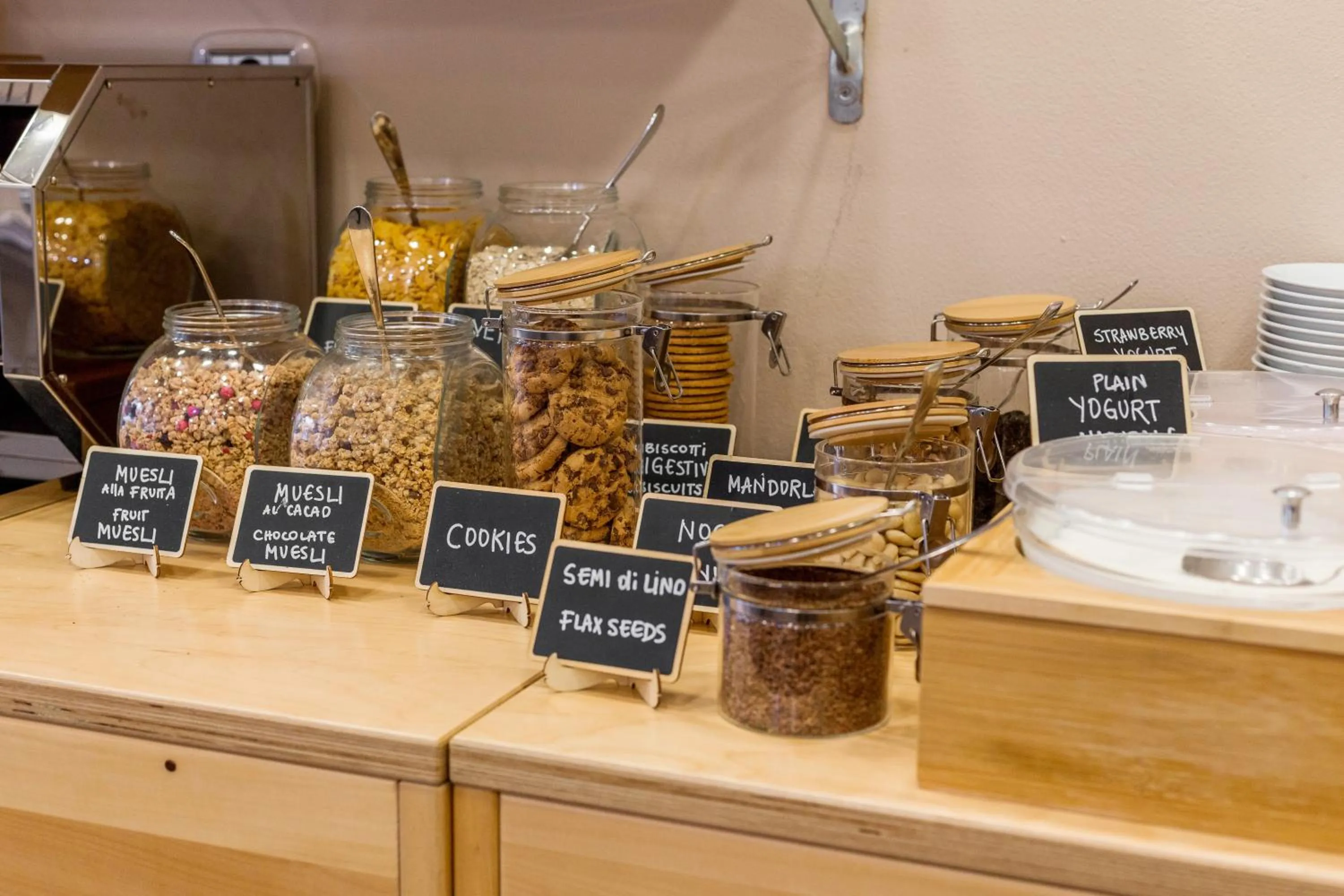 Food and drinks in Hotel Domomea