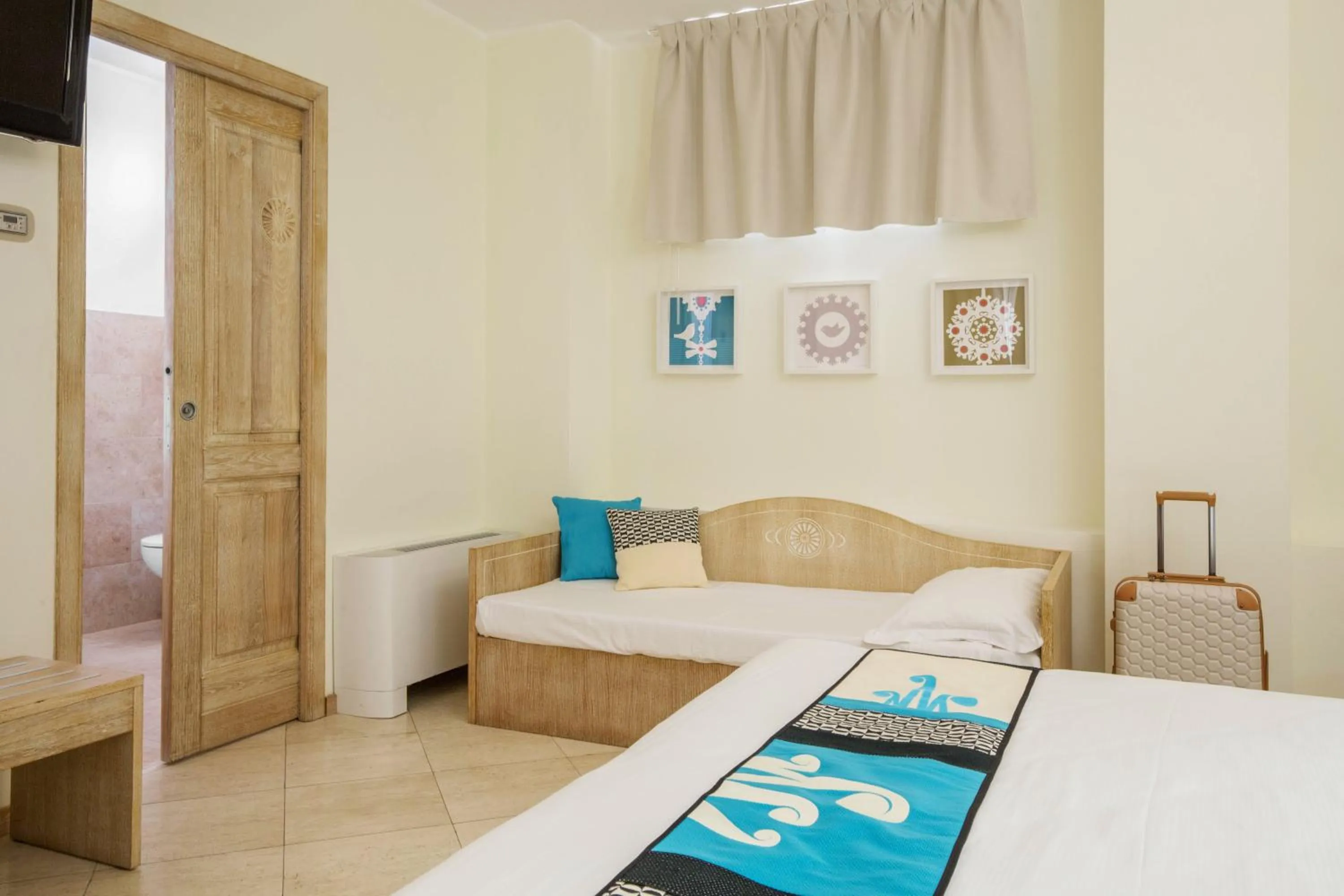 Photo of the whole room, Bed in Hotel Domomea