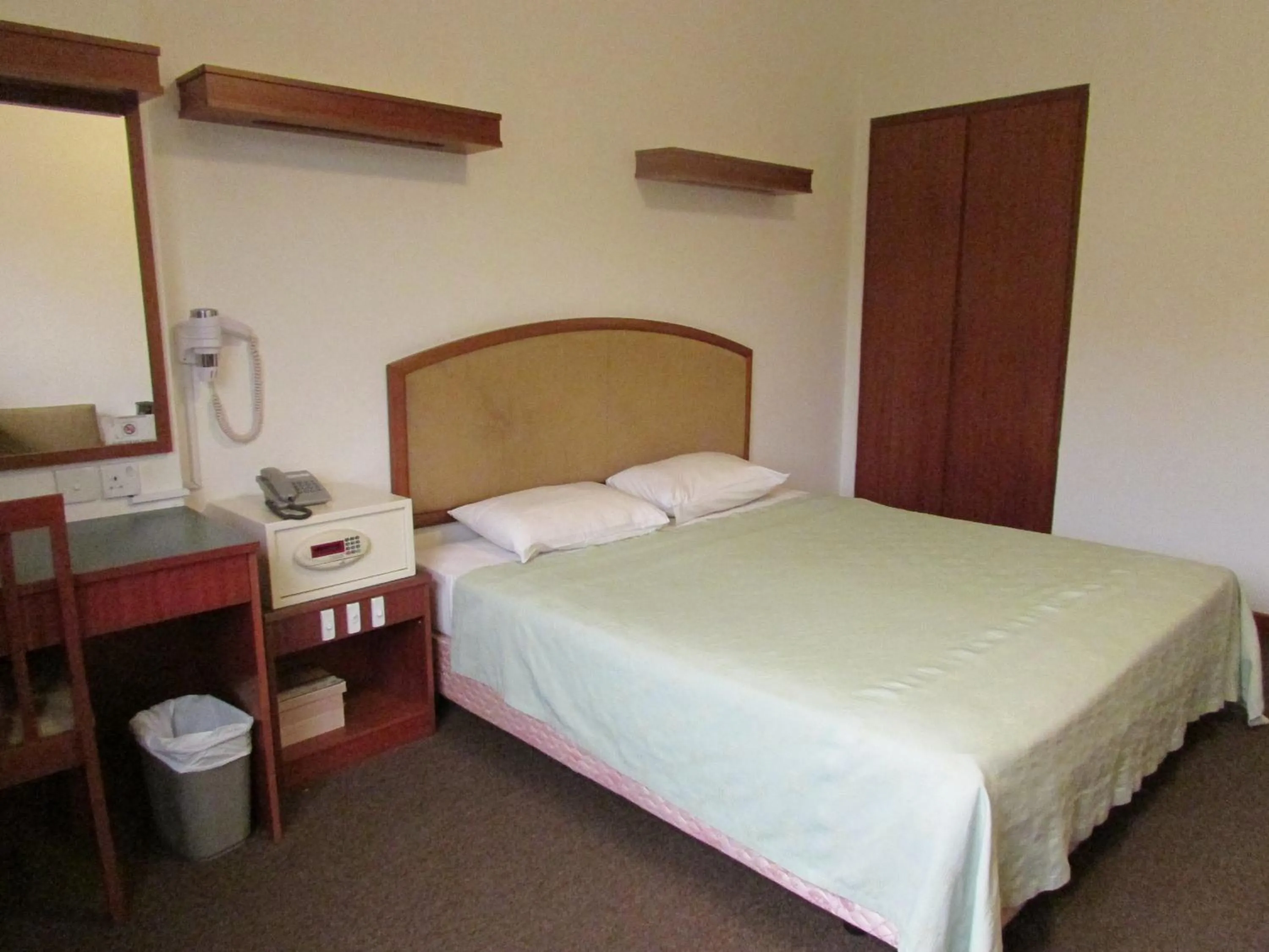 Photo of the whole room, Bed in Hotel Supreme