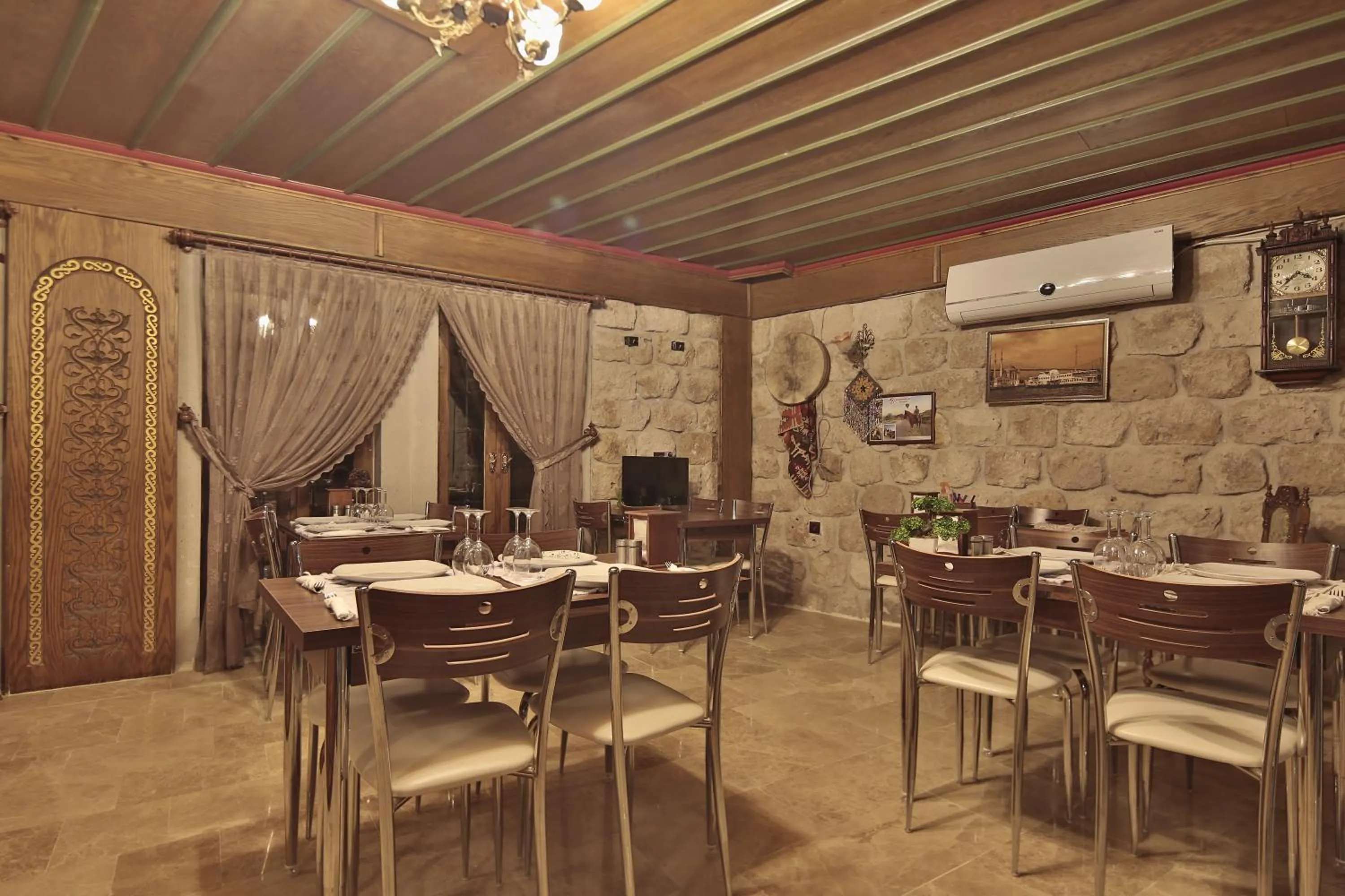 Restaurant/places to eat in Guzide Cave Hotel