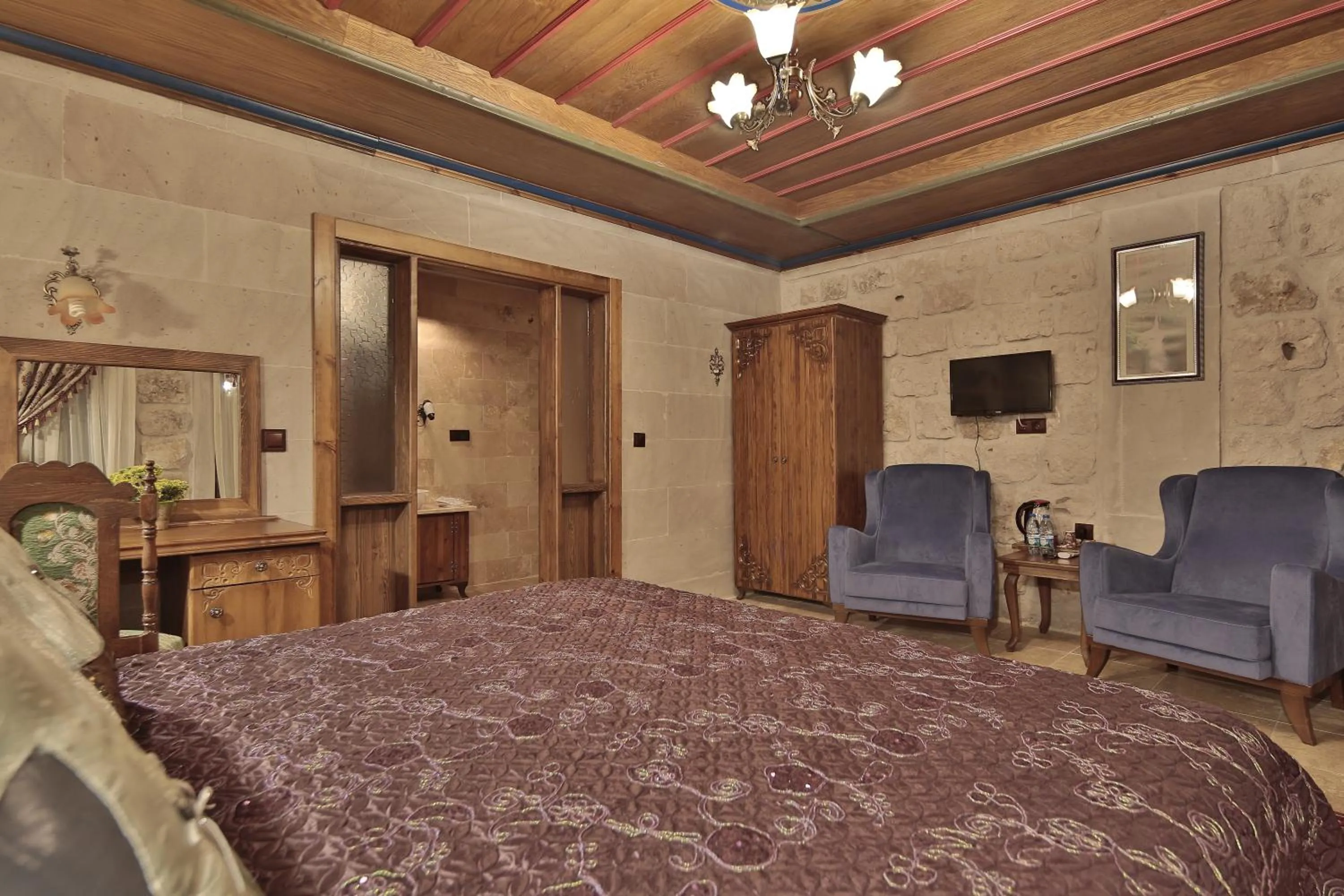 Shower in Guzide Cave Hotel