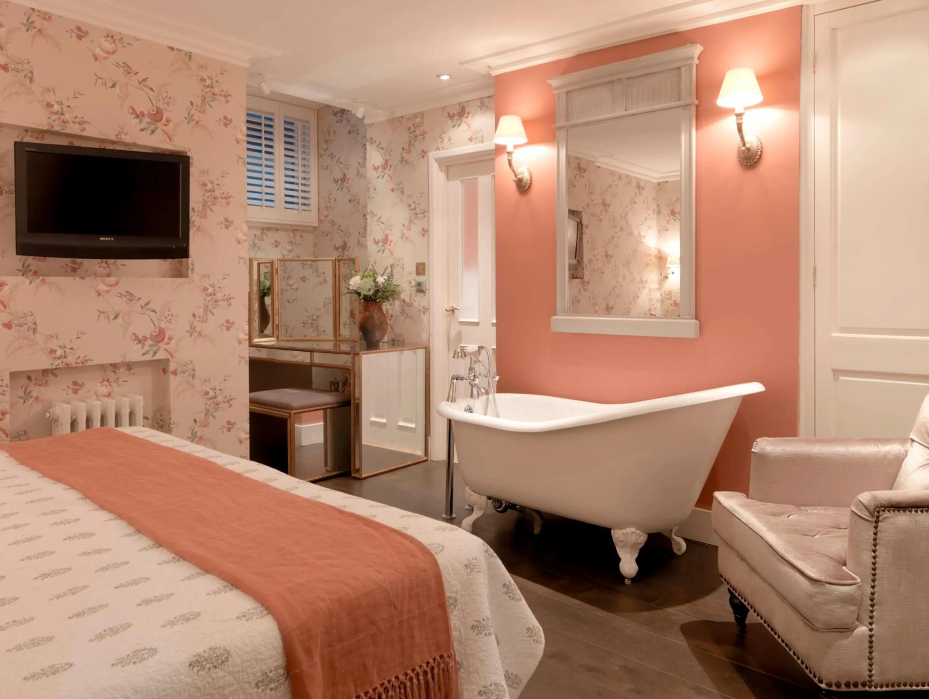 Photo of the whole room, Bed in Fielding Hotel