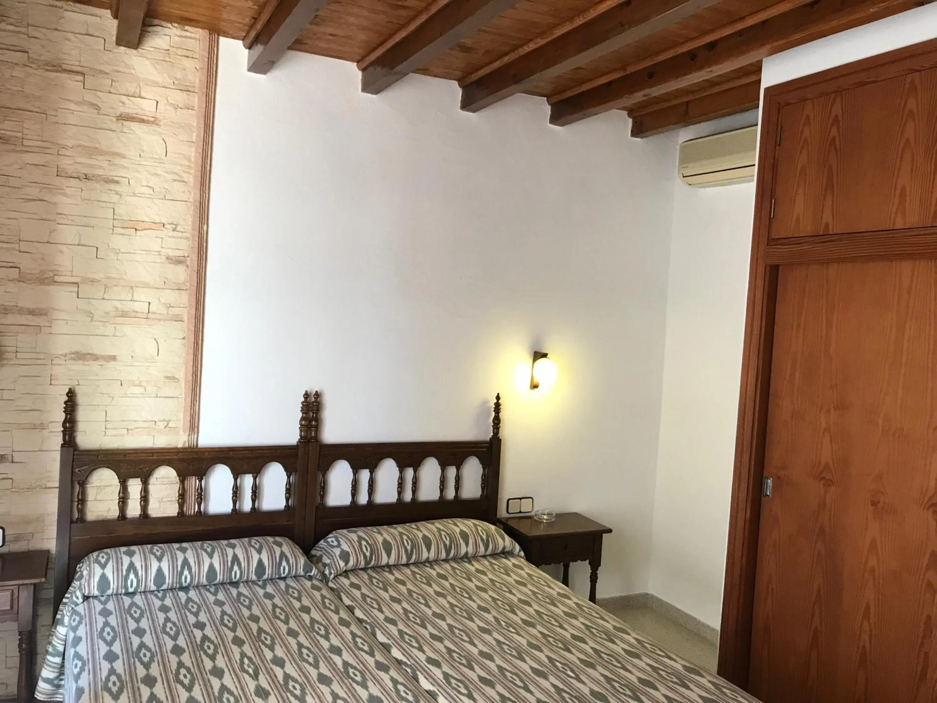 Bed in Hostal Restaurante Playa