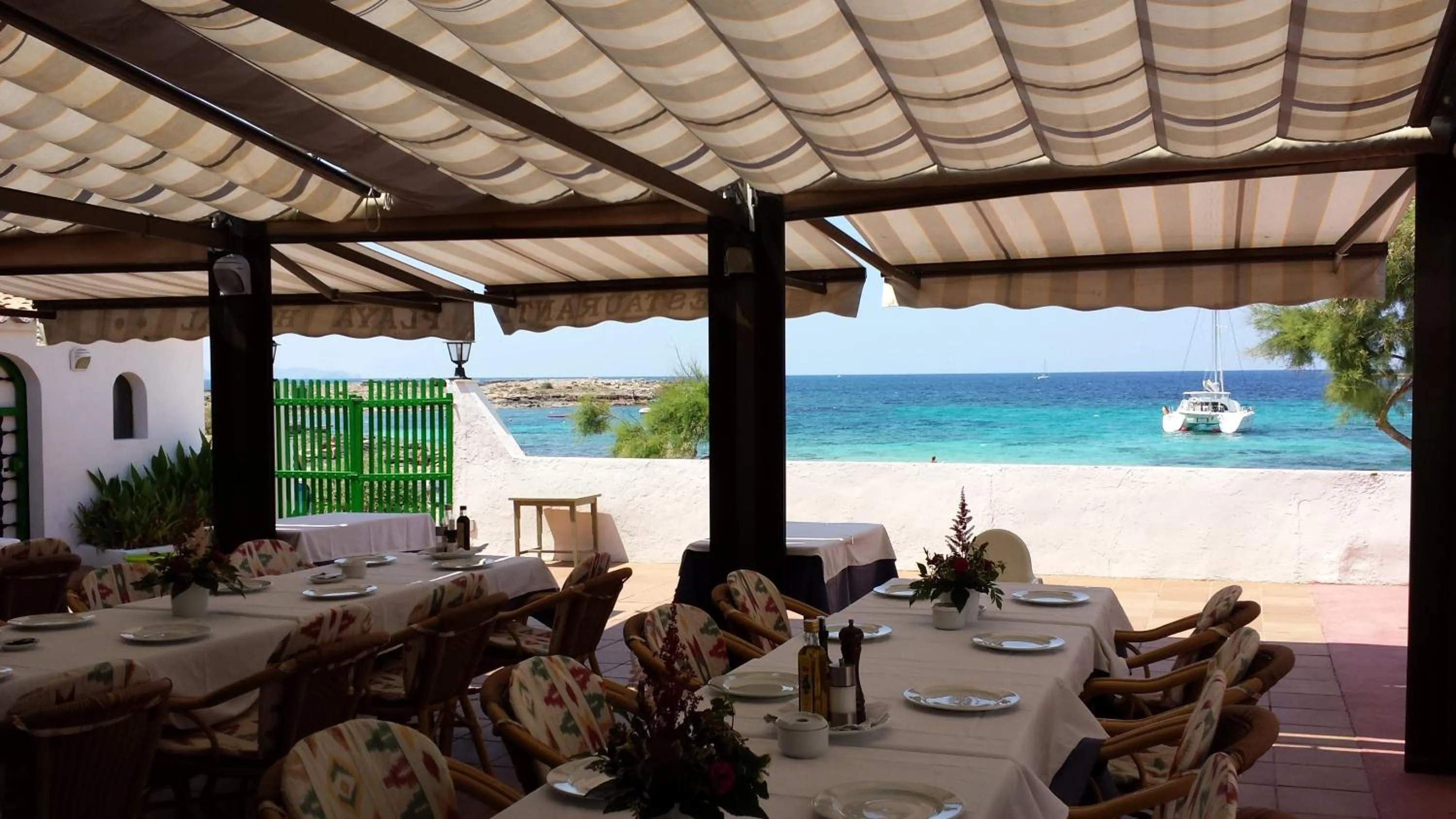 Restaurant/places to eat in Hostal Restaurante Playa