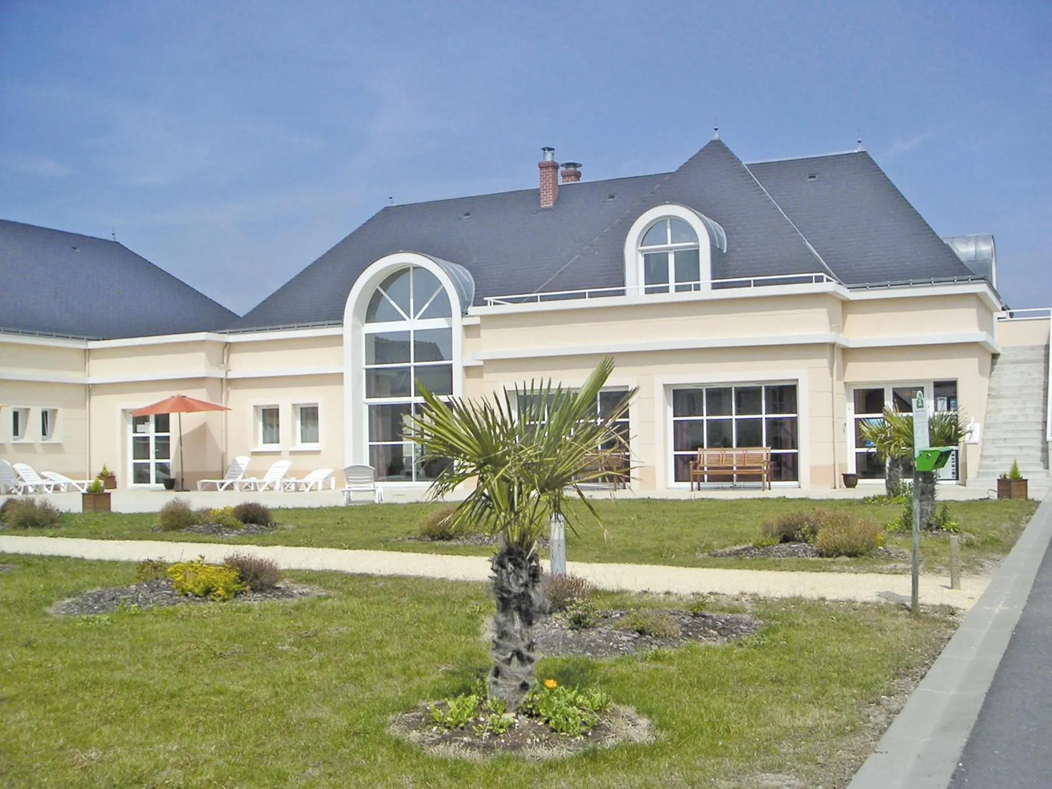 Facade/entrance in Lagrange Vacances Les Jardins Renaissance