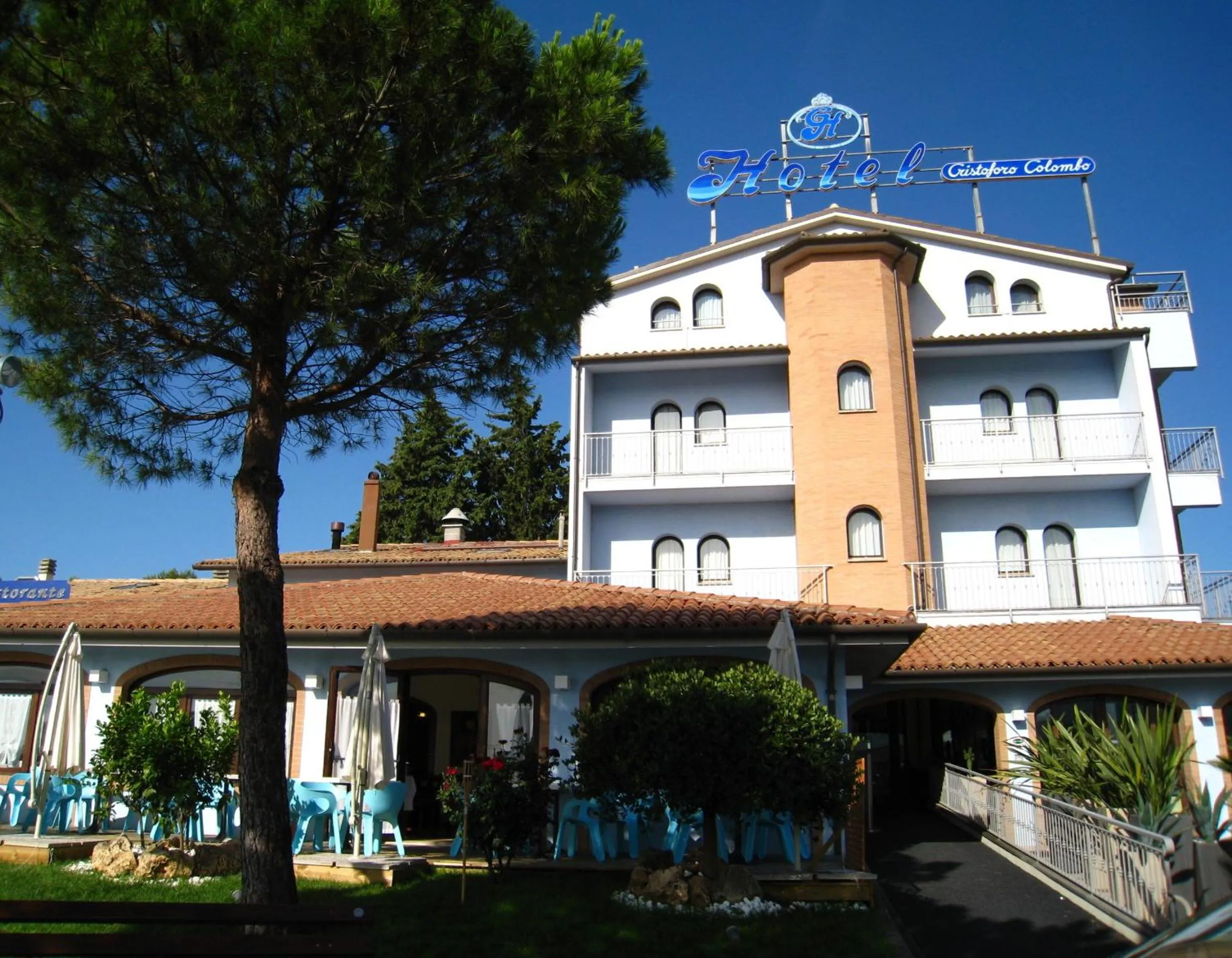 Facade/entrance in Hotel Cristoforo Colombo