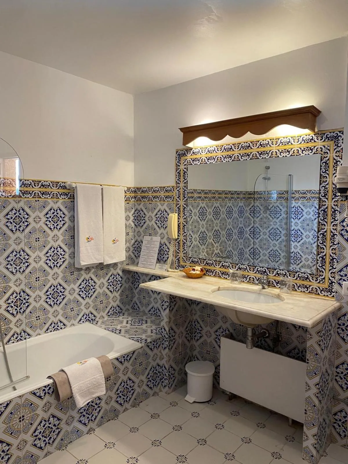 Twin Room with Extra Bed (3 Adults) - single occupancy in Hotel Quinta Da Lagoa