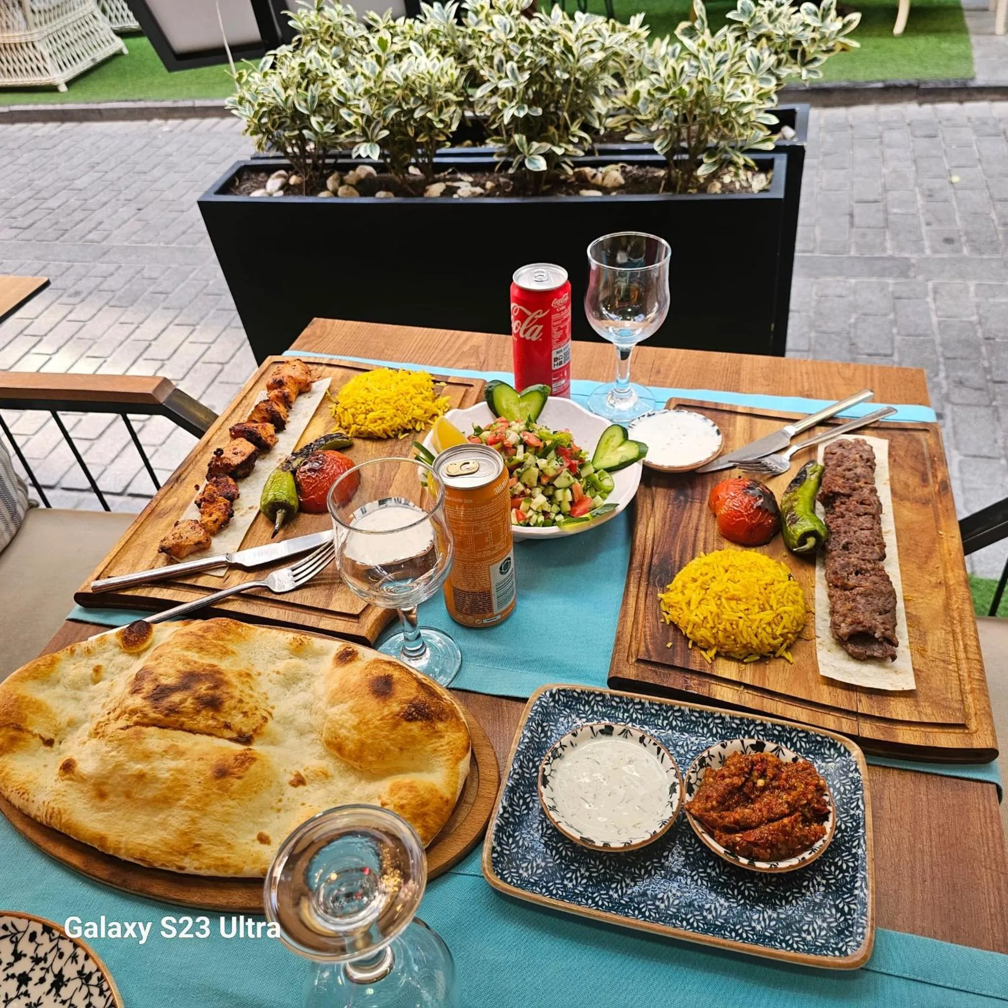 Restaurant/places to eat in Best Town Hotel