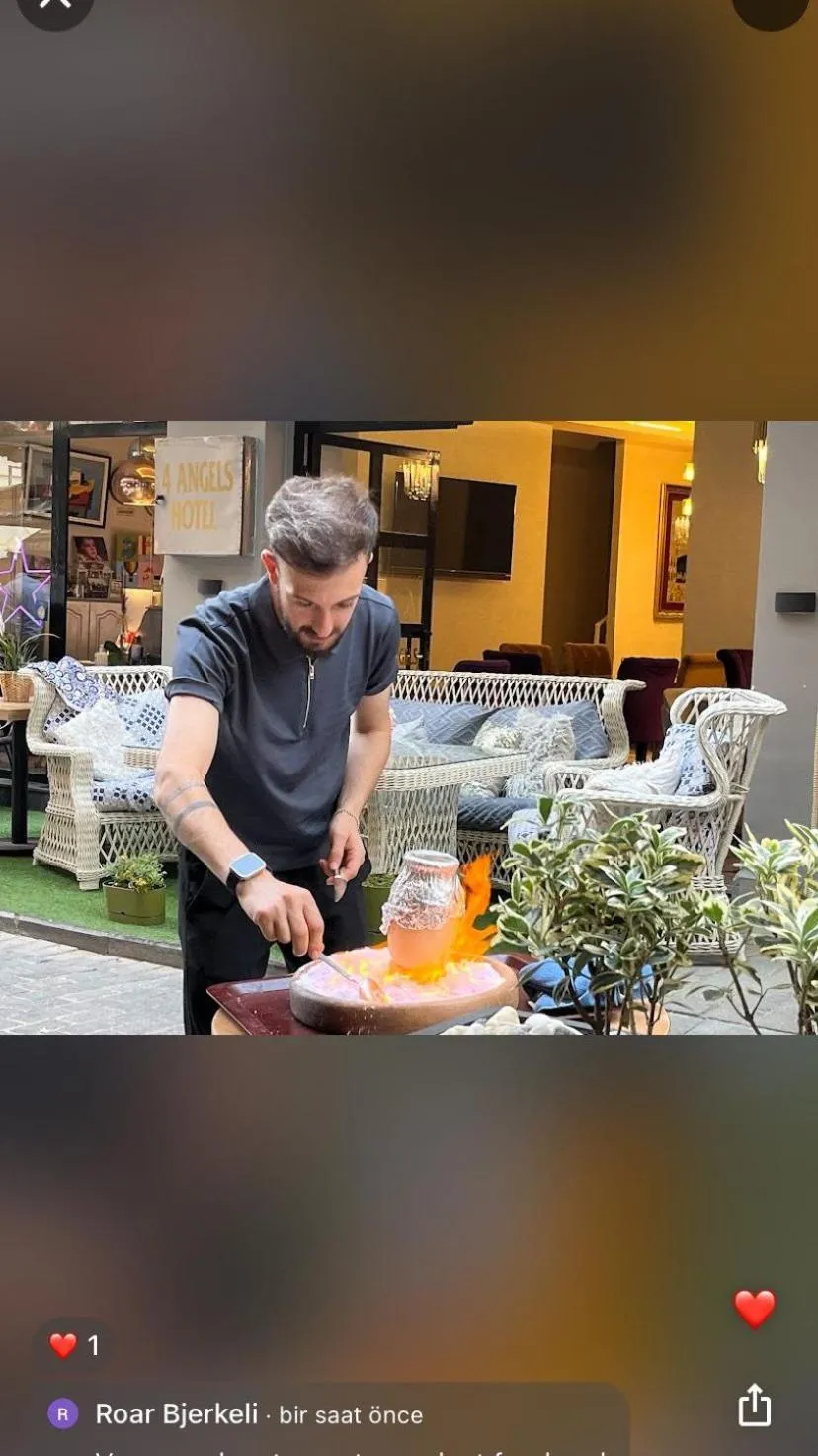 Restaurant/places to eat in Best Town Hotel