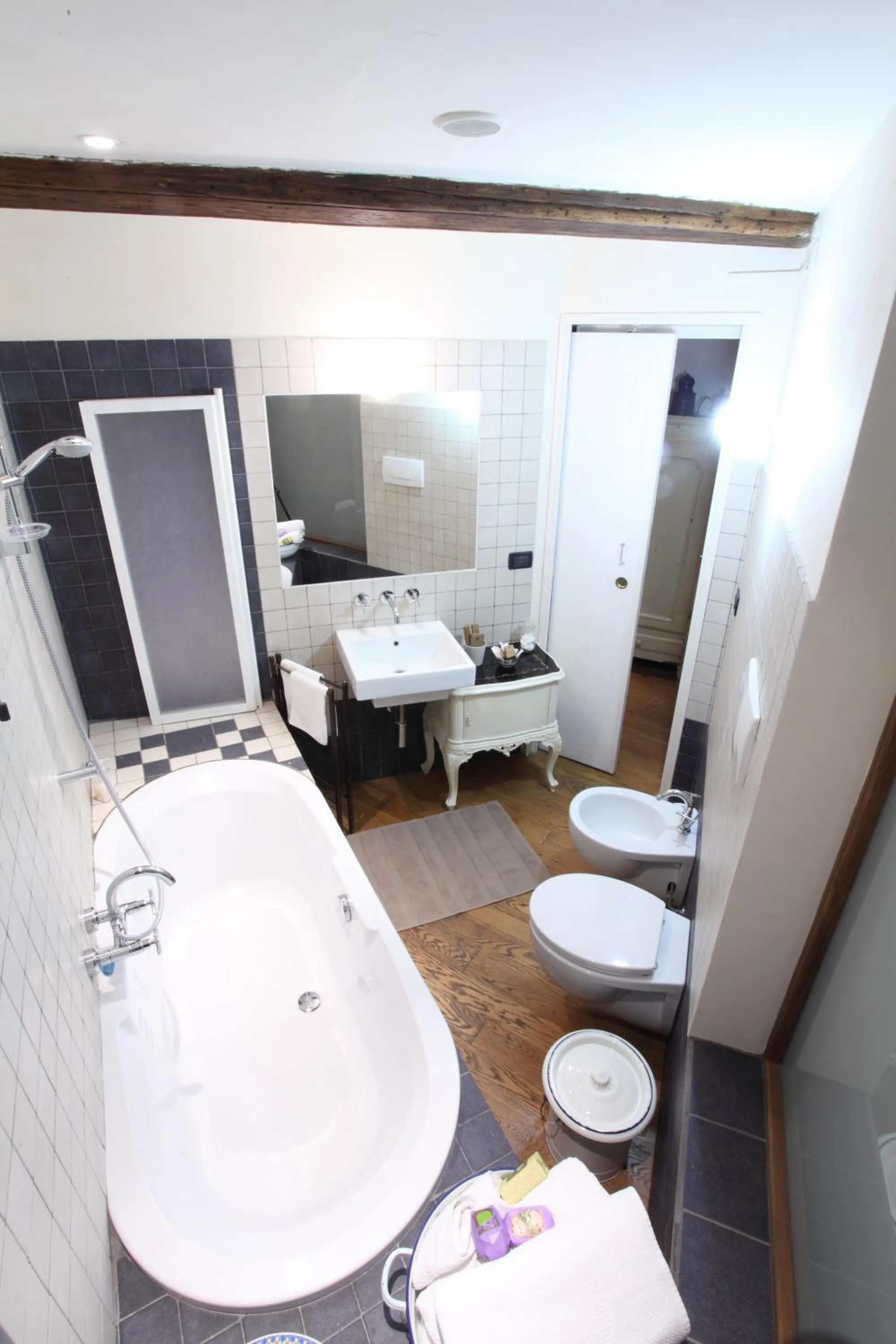 Bathroom in Colazione in Piazza Castello