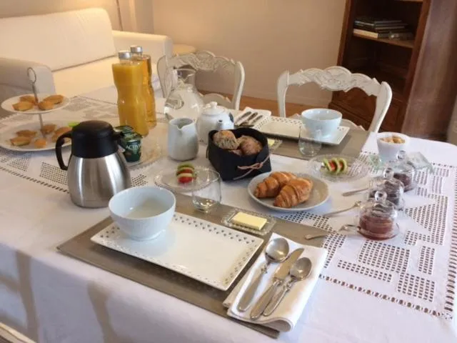 Food and drinks in La Maison Des Buis