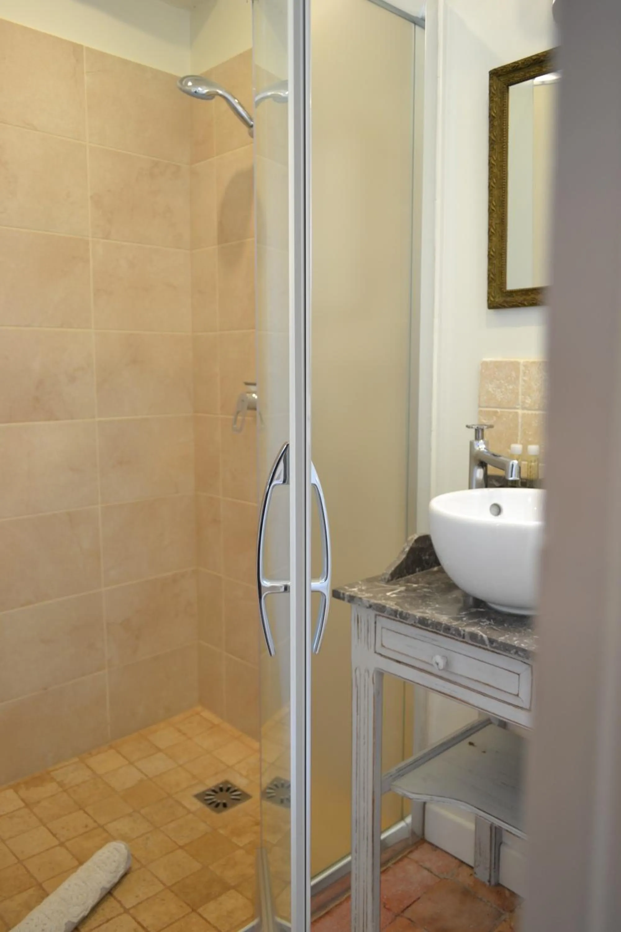 Bathroom in La Maison Des Buis