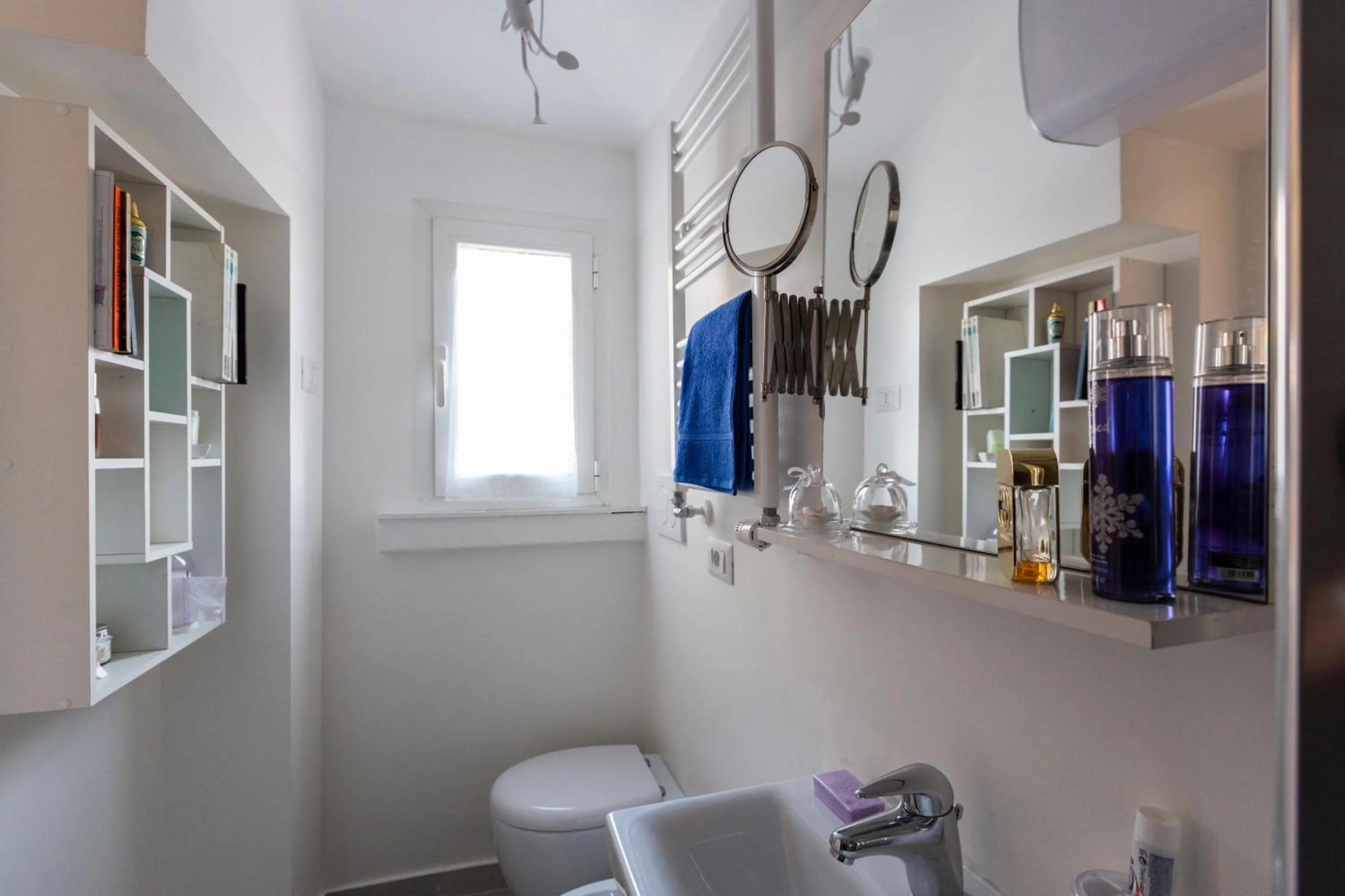 Bathroom in Commenda White Studio