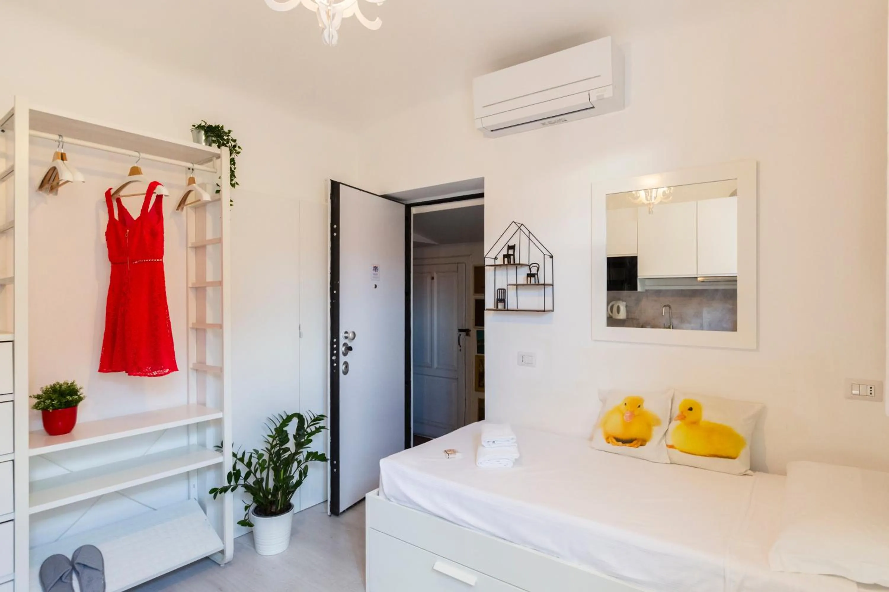 Bed in Commenda White Studio