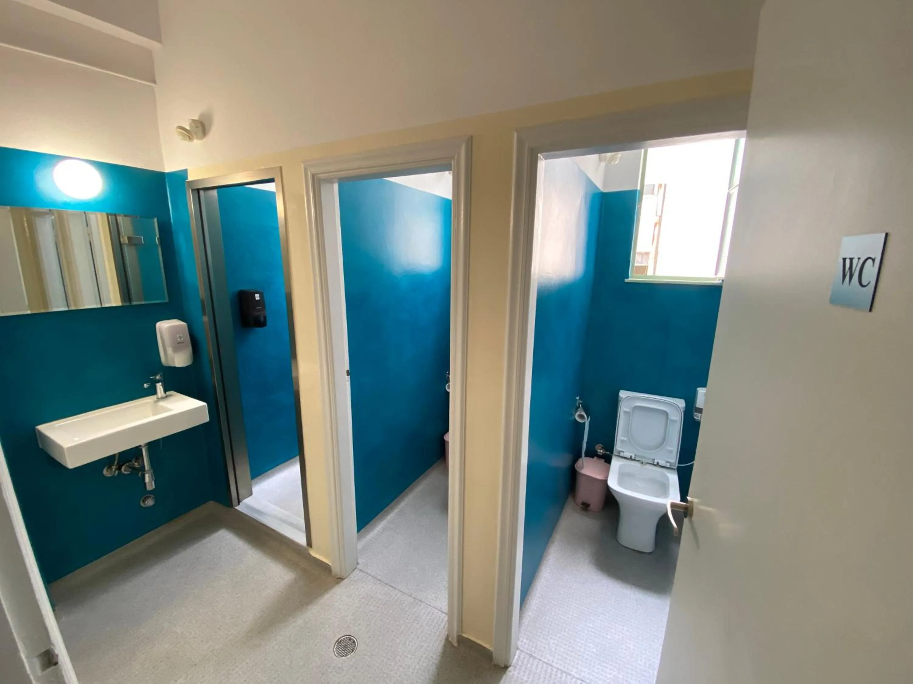 Shower in Artemision