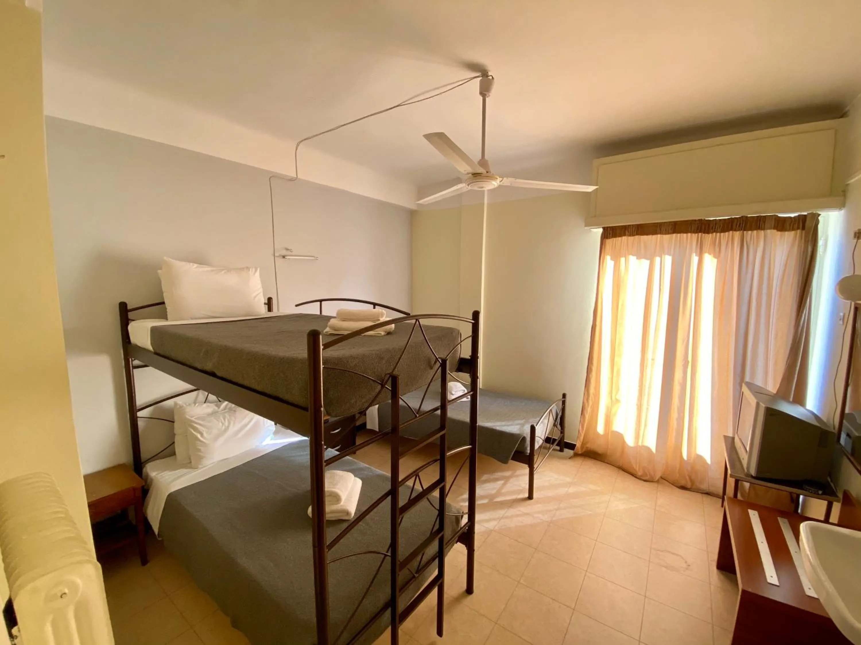 bunk bed, Bed in Artemision