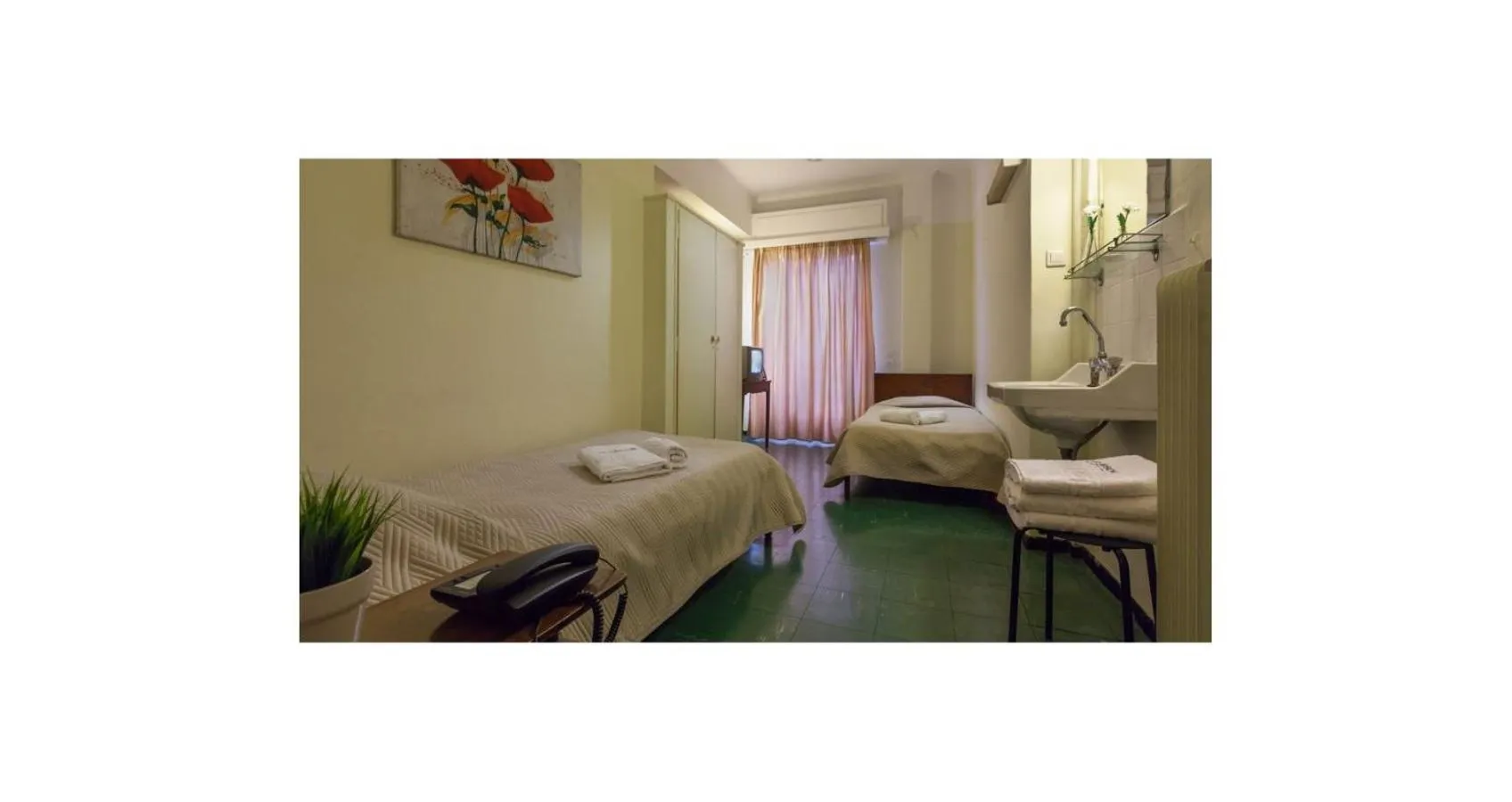 Photo of the whole room, Bed in Artemision