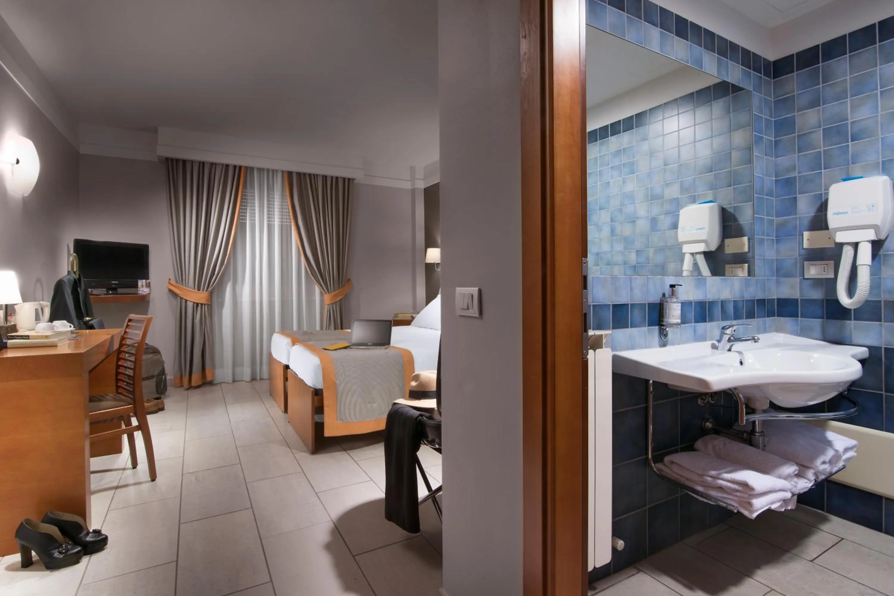 Photo of the whole room, Bed in Hotel Il Viandante