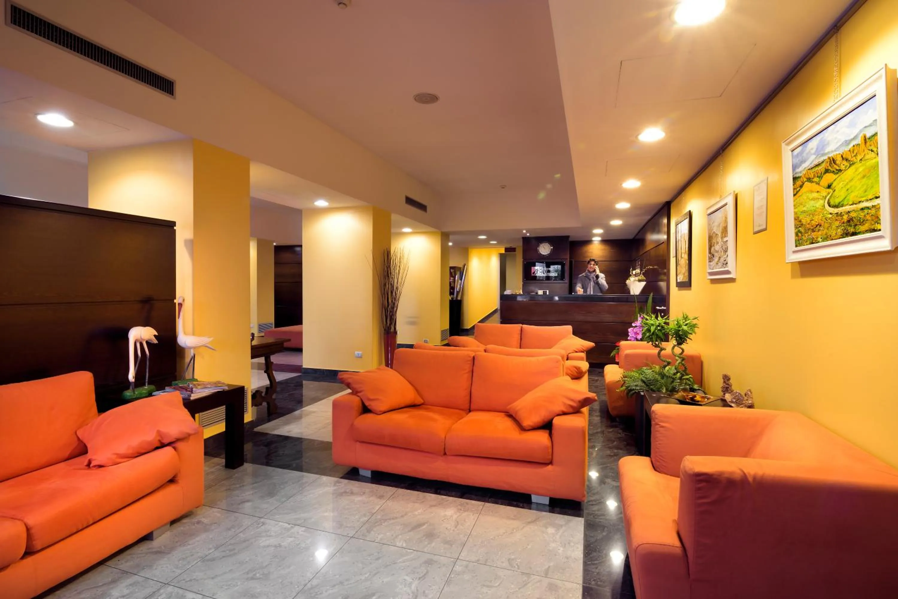 Communal lounge/ TV room in Hotel Il Viandante