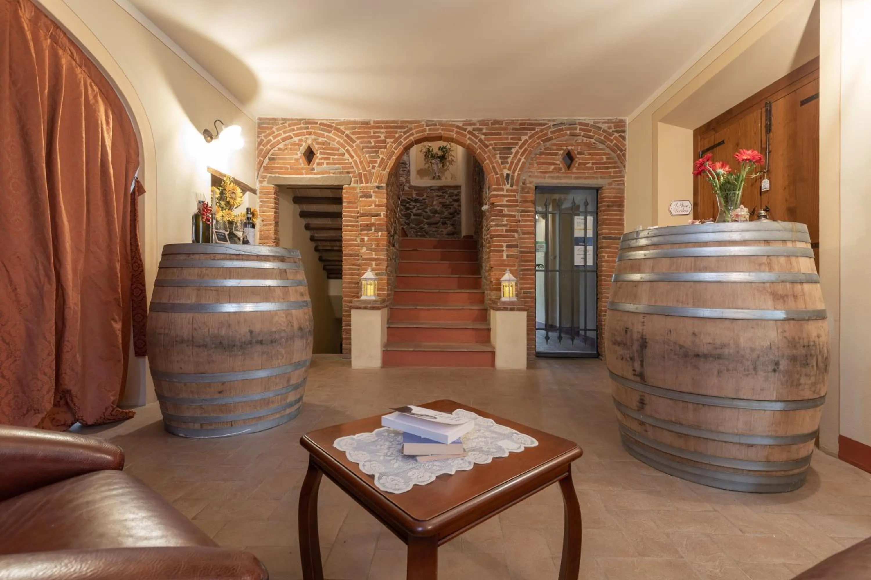 Communal lounge/ TV room in La Casa Medioevale