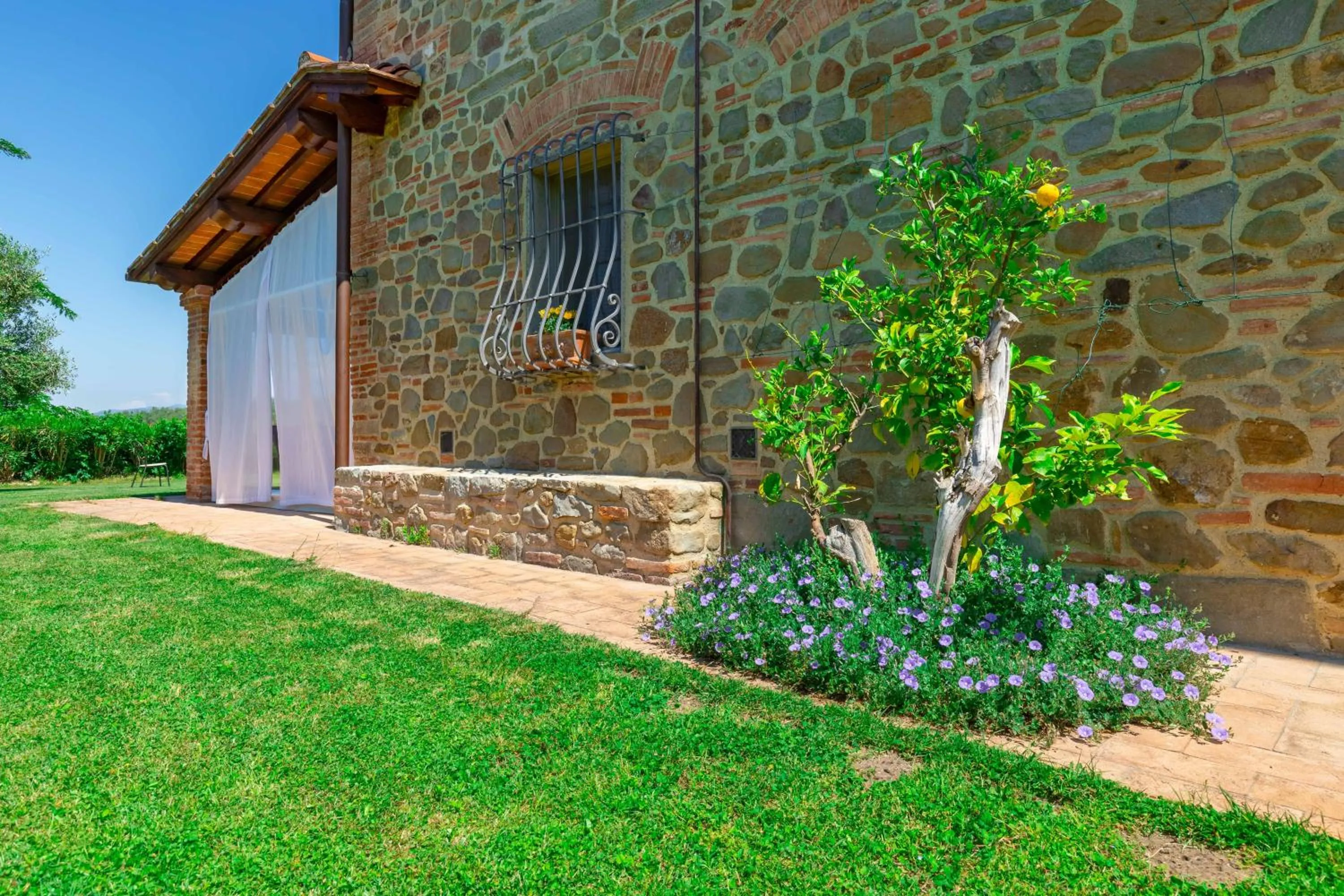 Property building in La Casa Medioevale