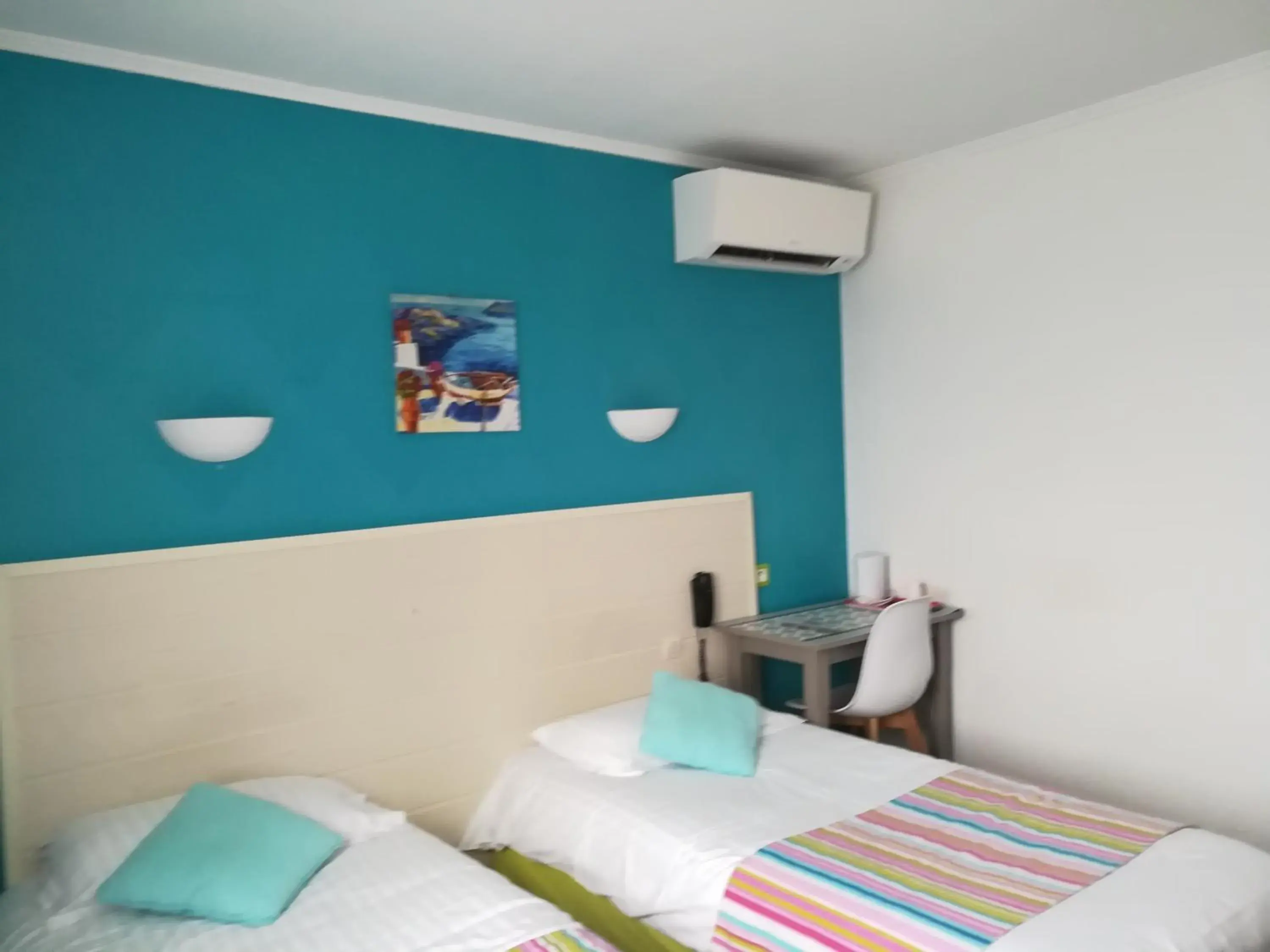 Twin Room in Contact Hôtel du Relais Thouars Twin Room in Contact Hôtel du Relais Thouars