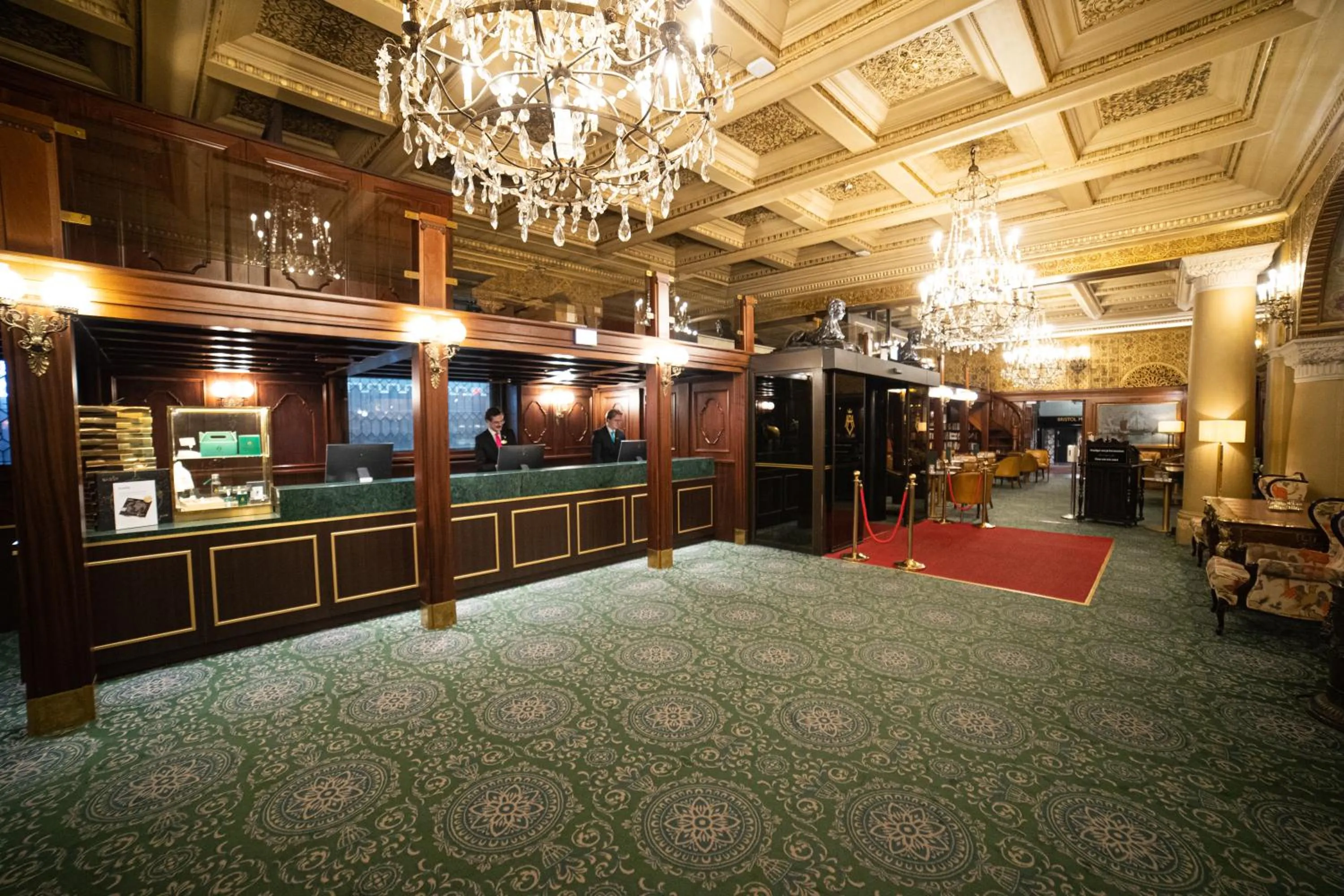 Lobby or reception in Hotel Bristol