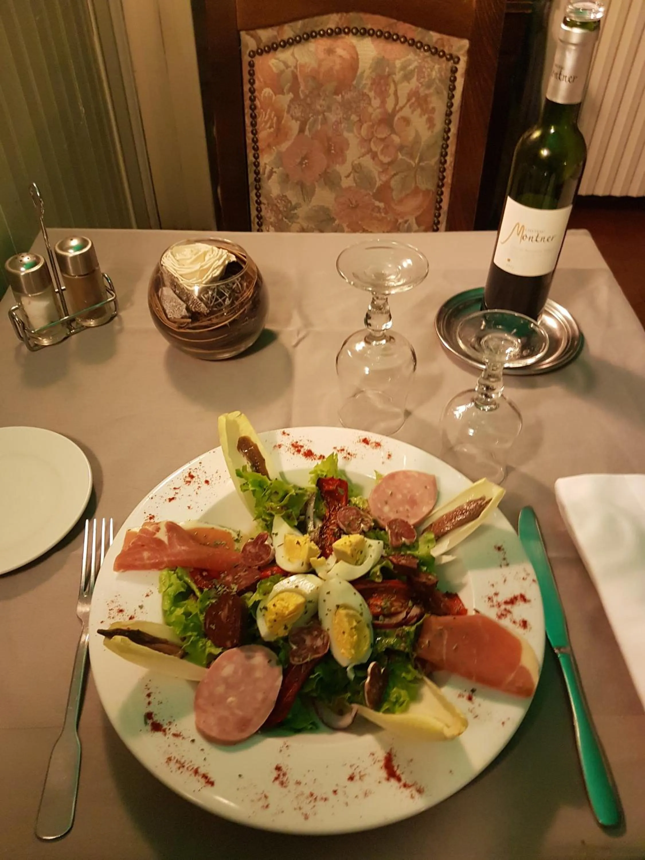 Dinner in Logis Hôtel Restaurant les Charmettes