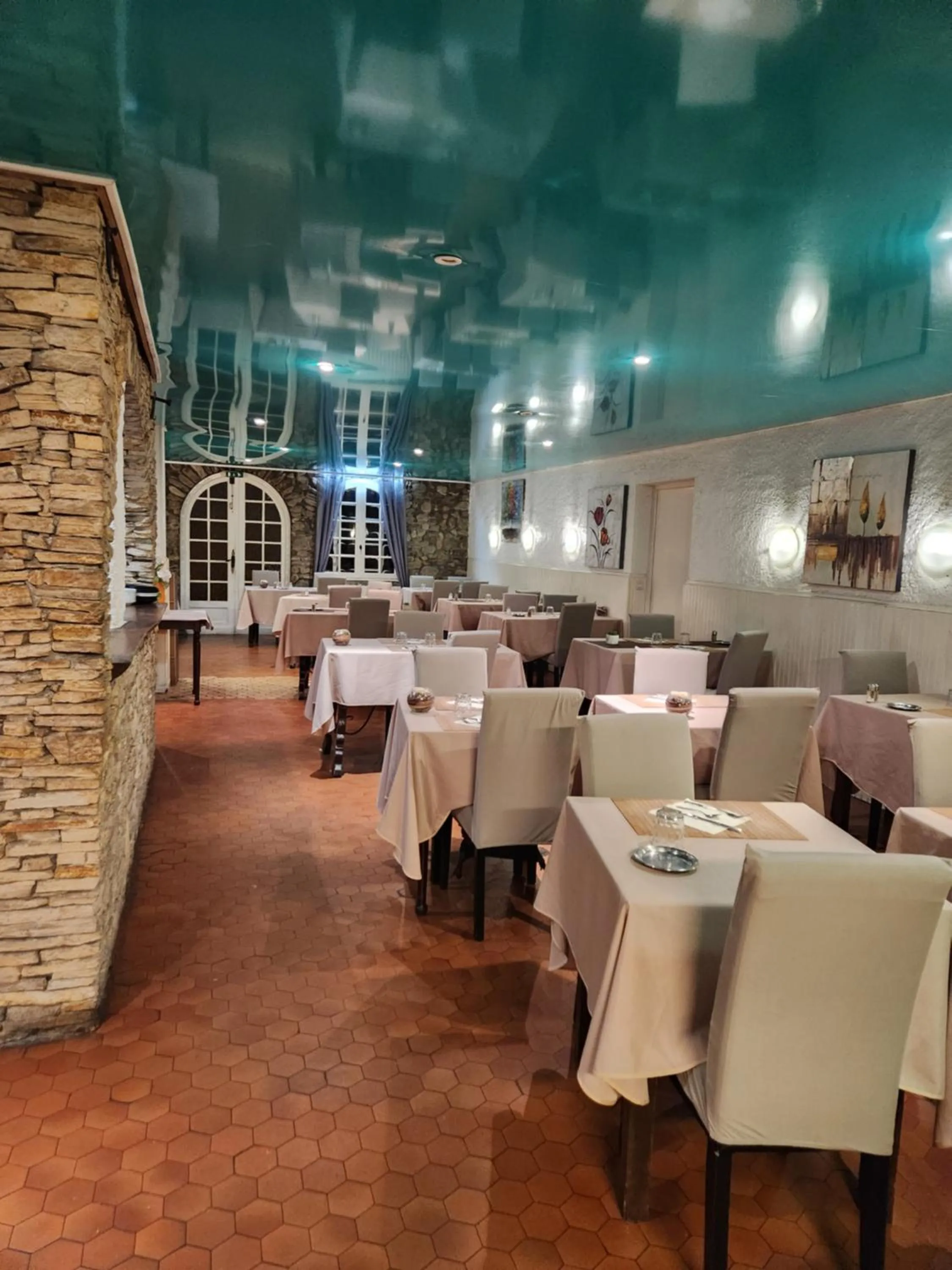 Logis Hôtel Restaurant les Charmettes