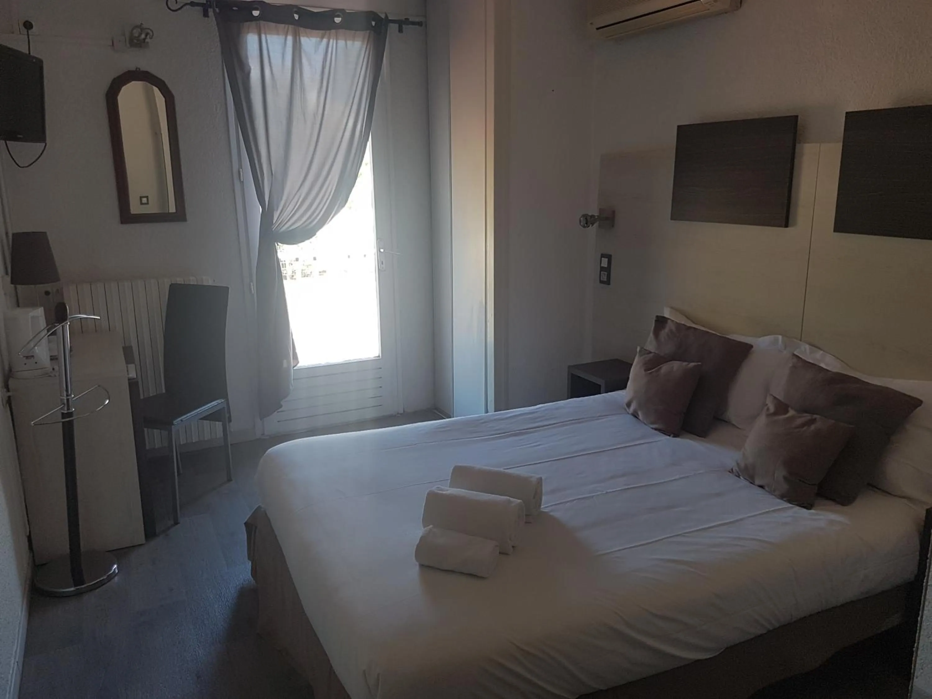 Photo of the whole room, Bed in Logis Hôtel Restaurant les Charmettes