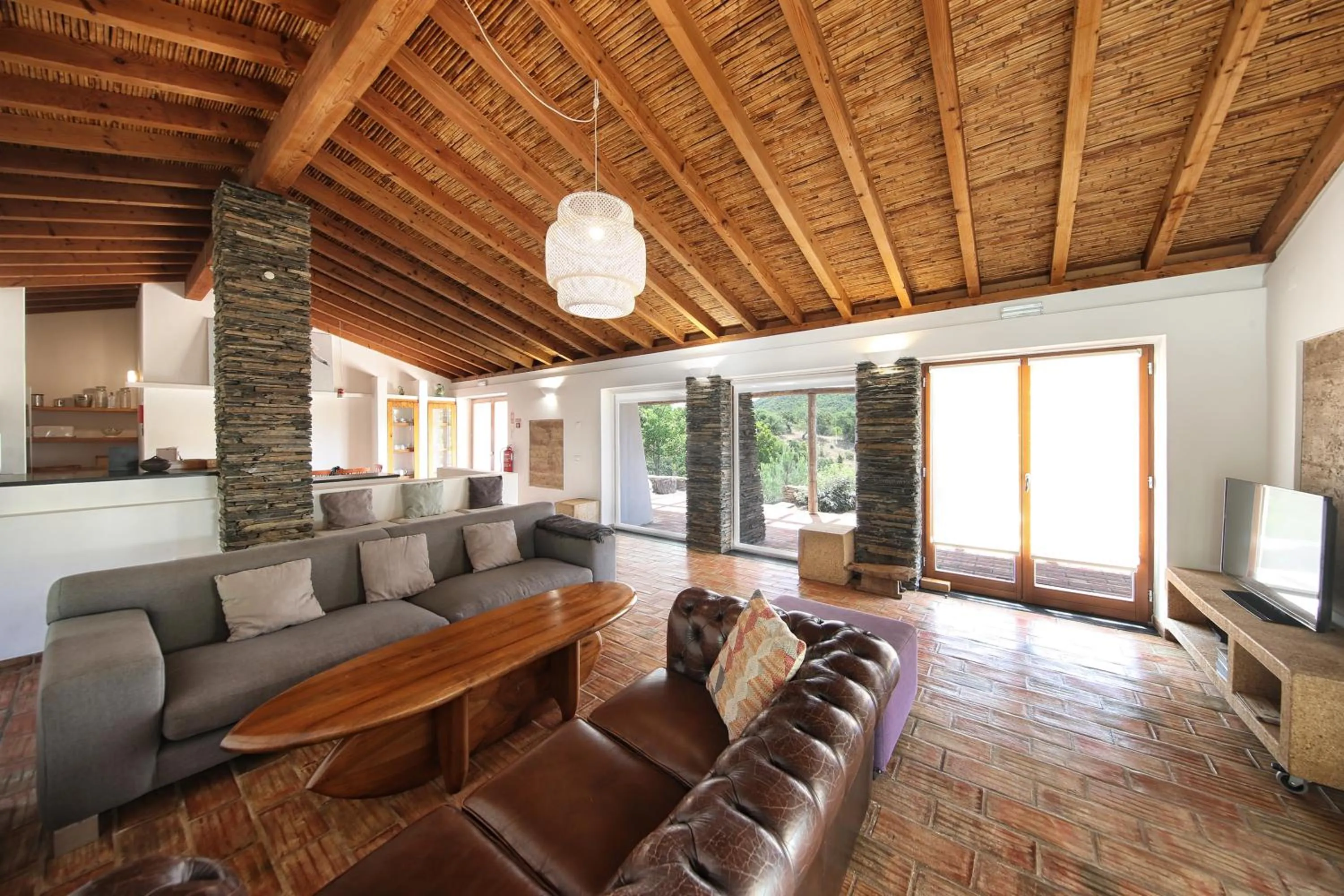 Communal lounge/ TV room in Monte Da Vilarinha