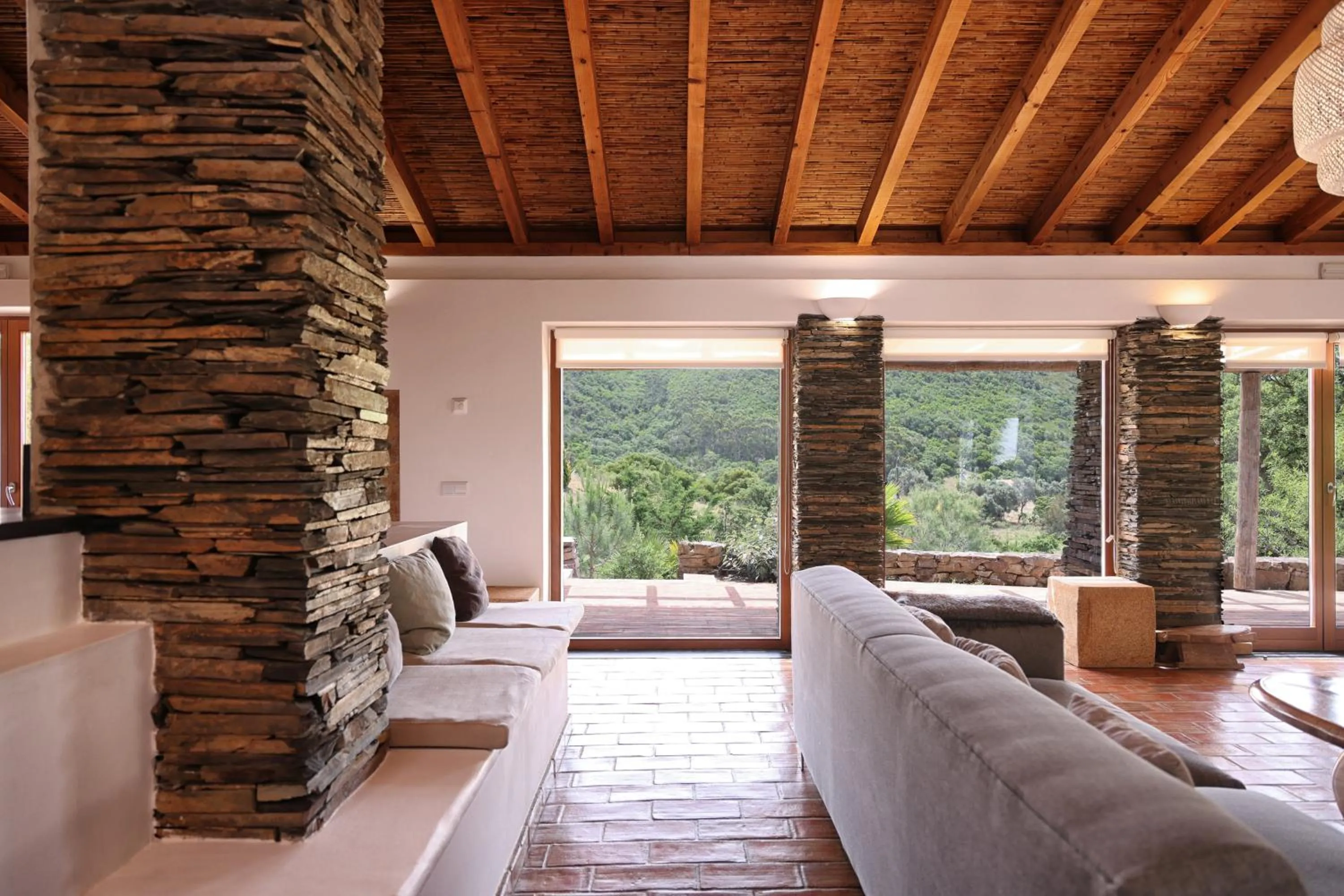 Communal lounge/ TV room in Monte Da Vilarinha