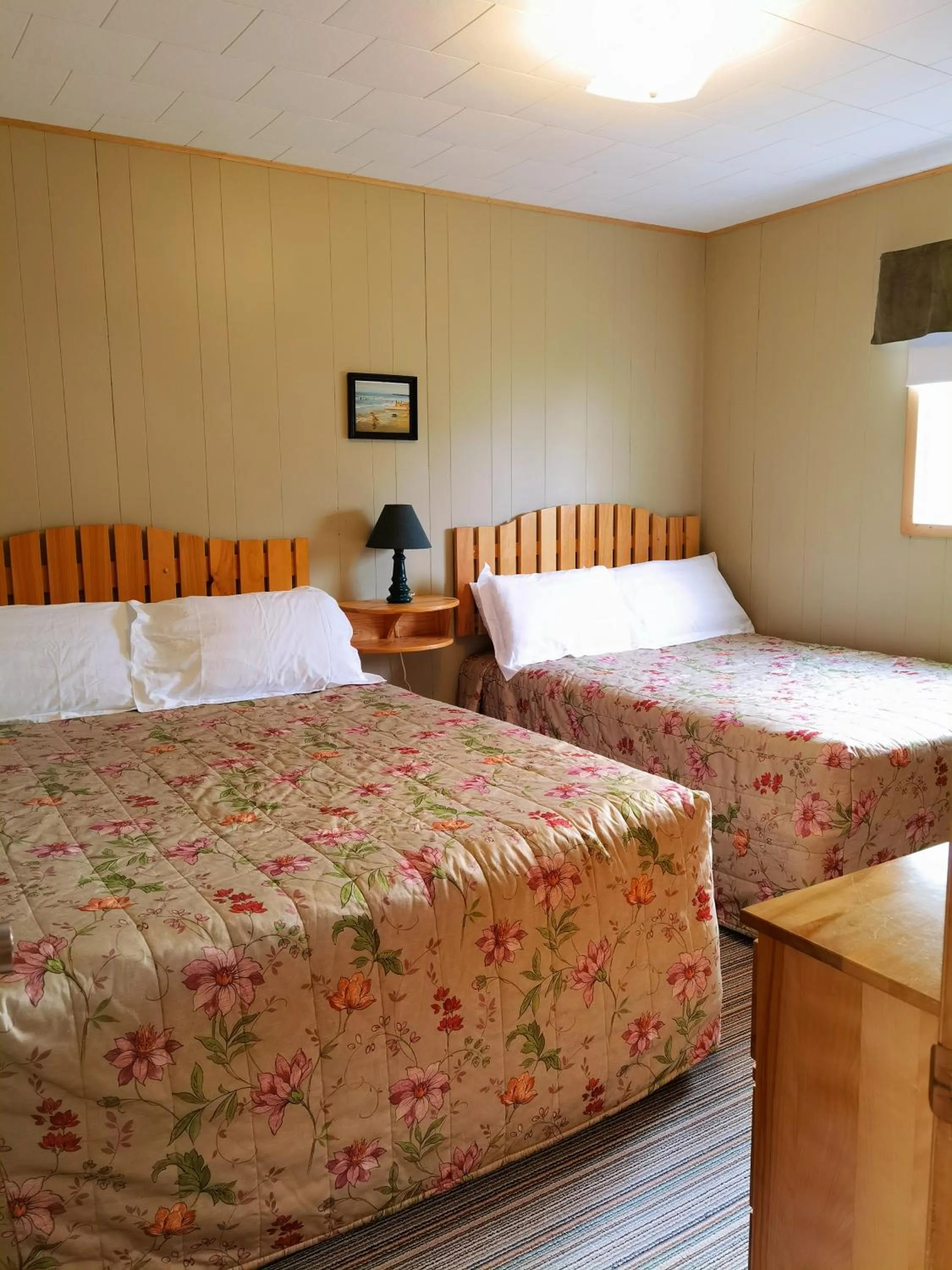 Bed in Cavendish Country Inn & Cottages