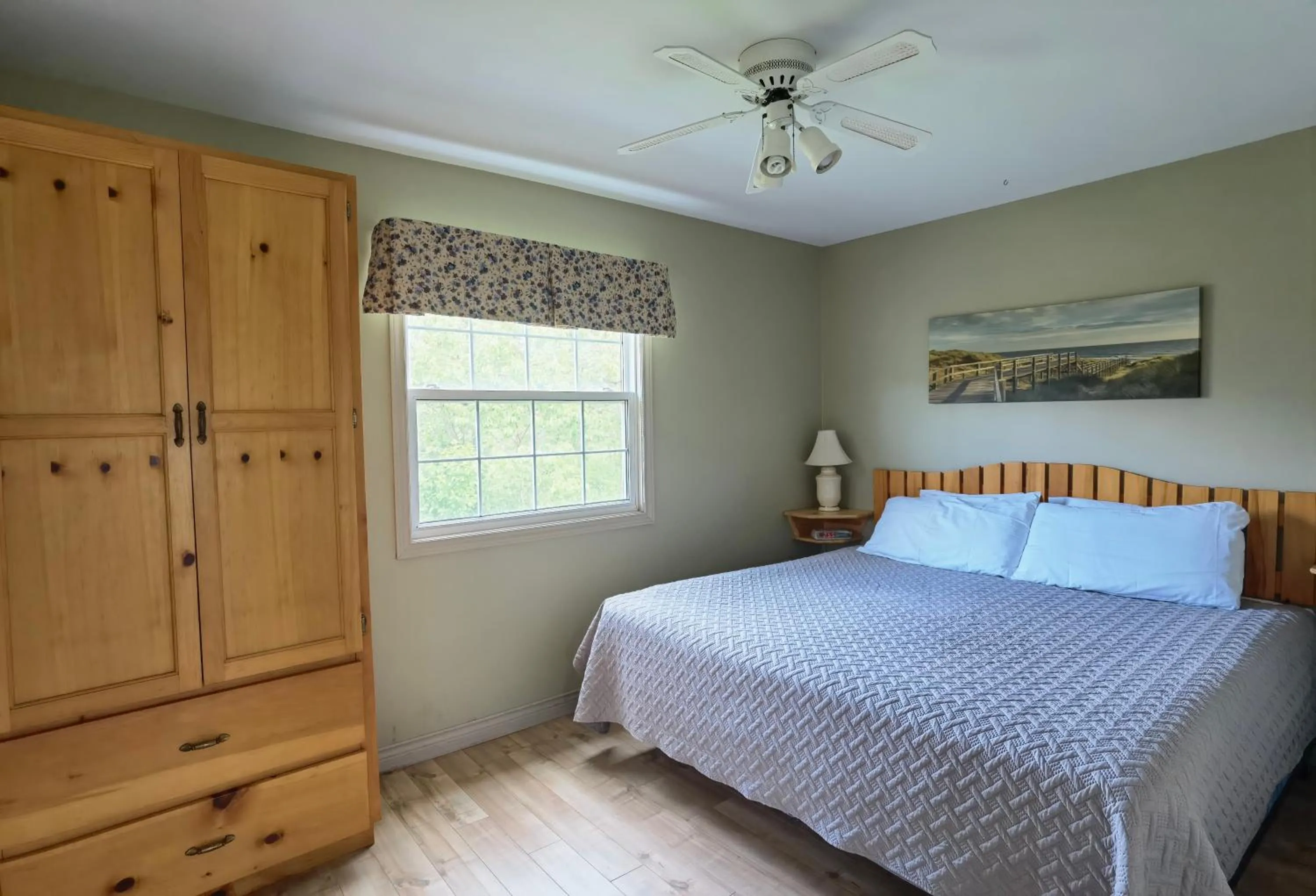 Bed in Cavendish Country Inn & Cottages