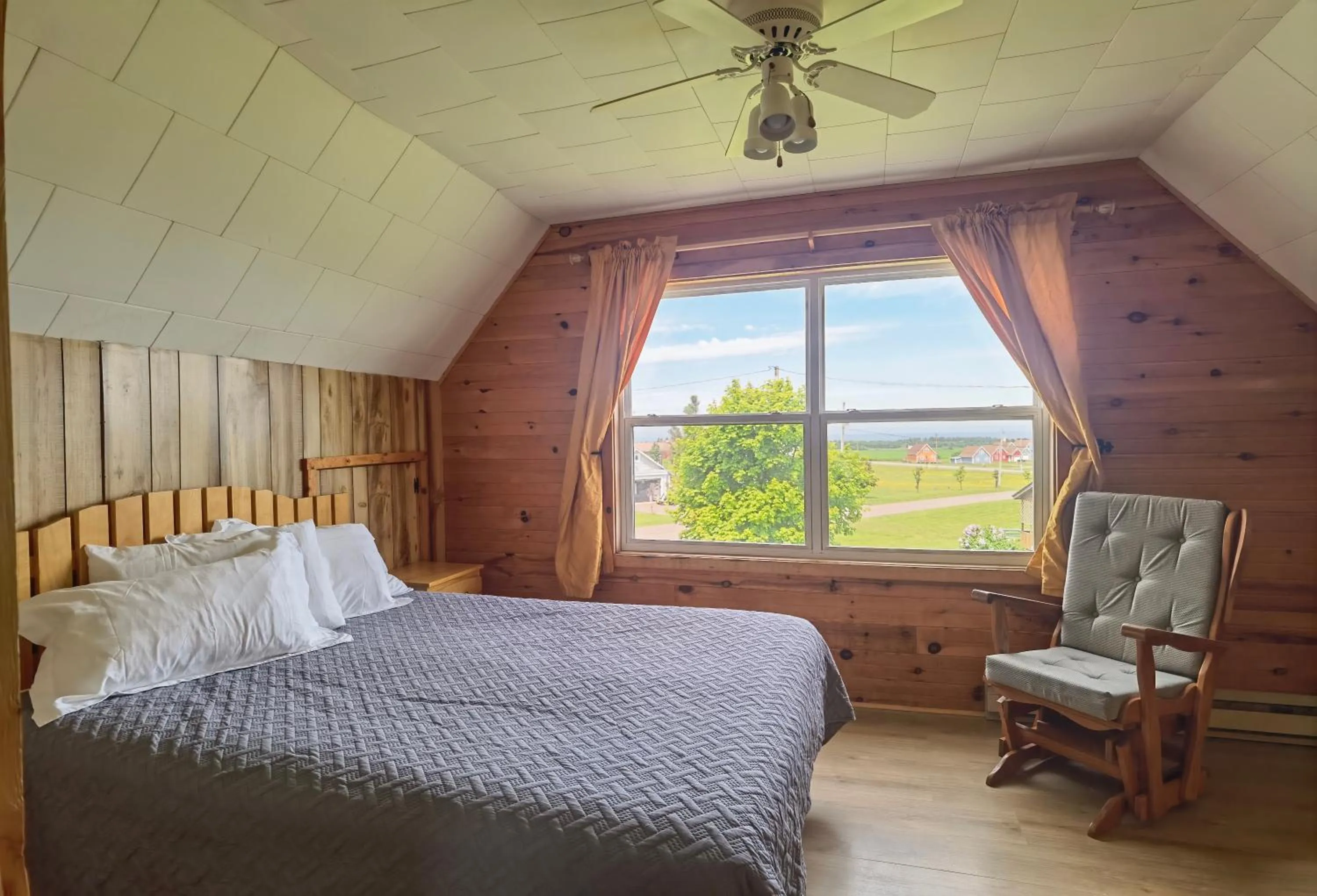 Bed in Cavendish Country Inn & Cottages