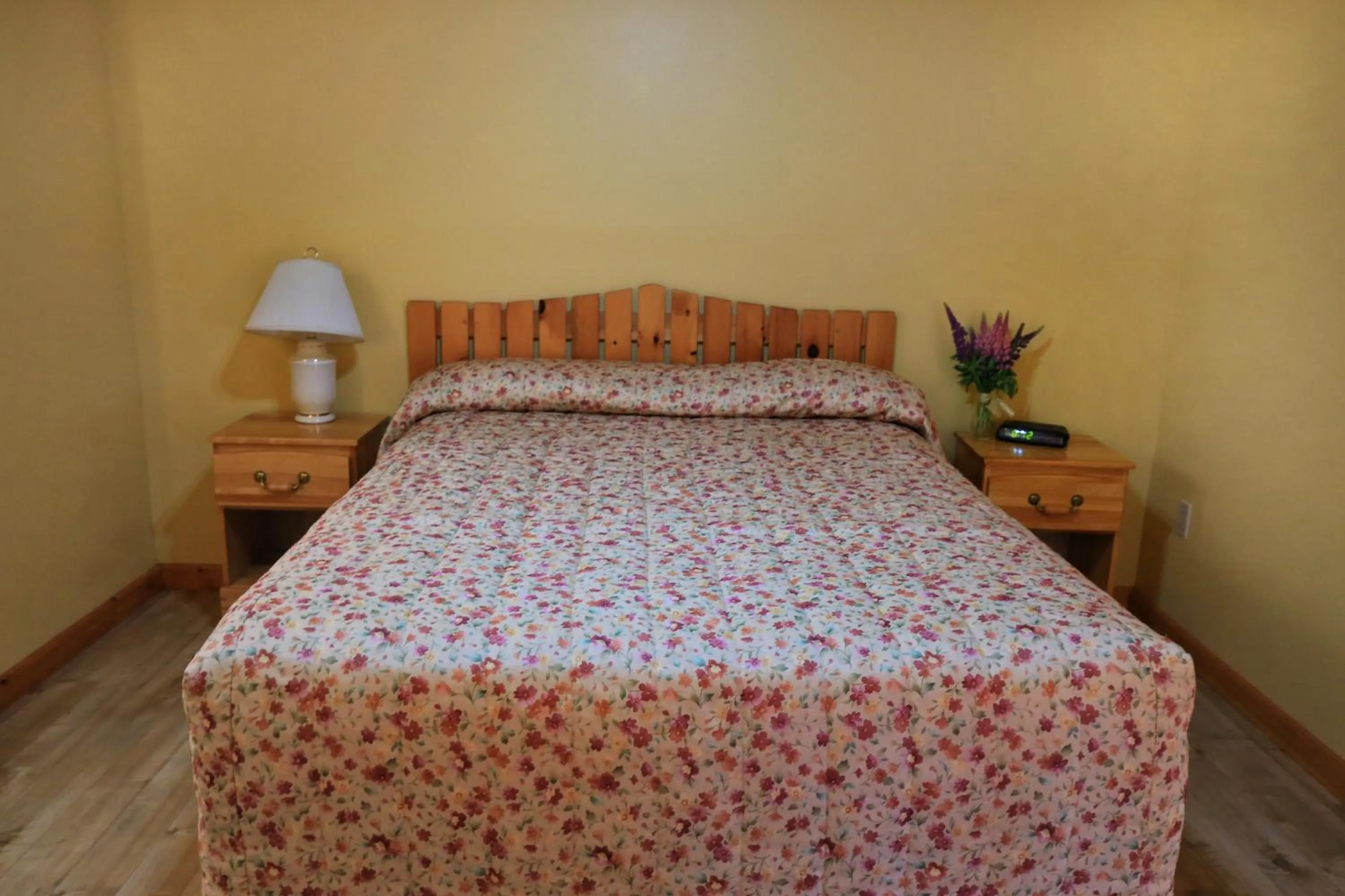 Bed in Cavendish Country Inn & Cottages