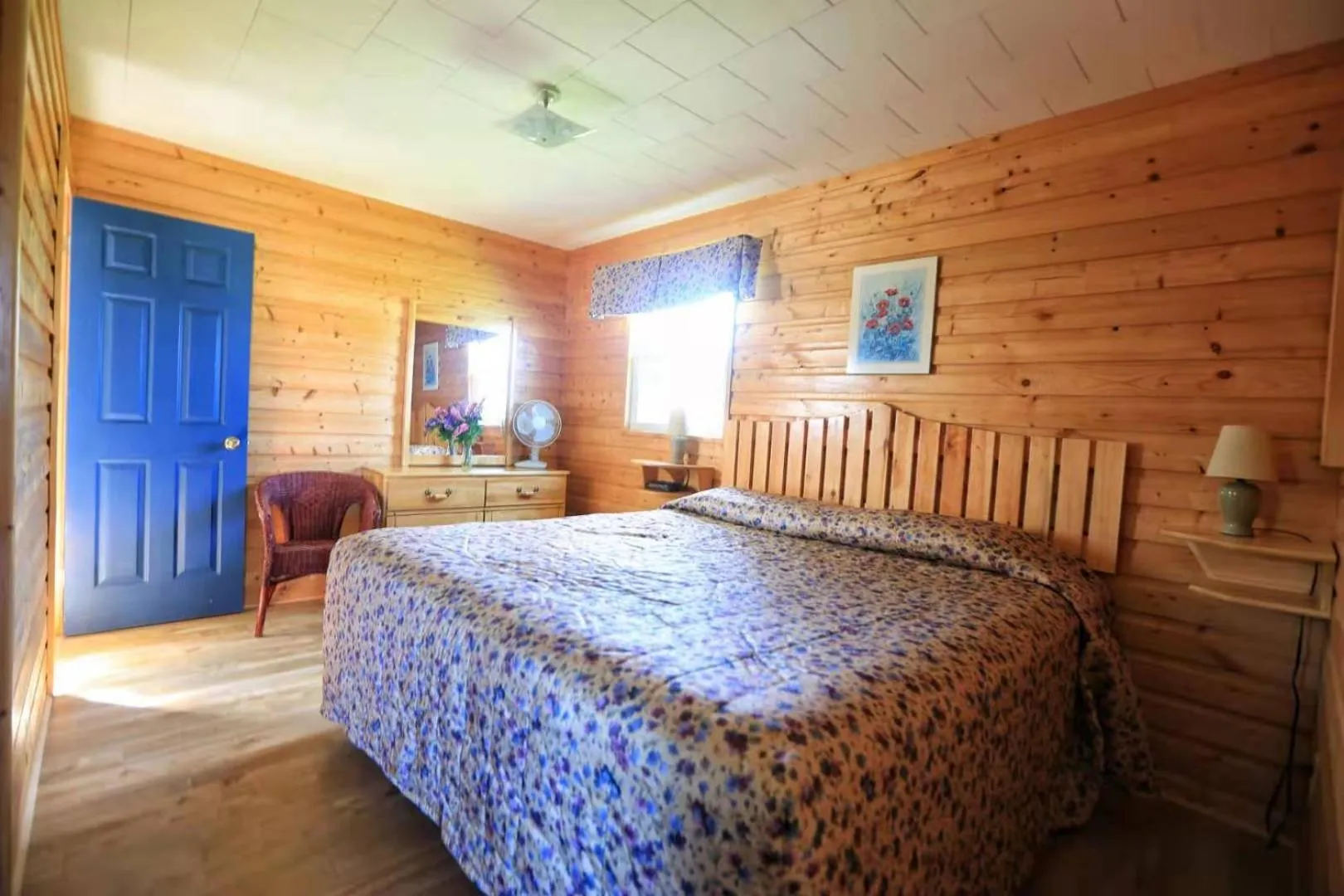 Bed in Cavendish Country Inn & Cottages