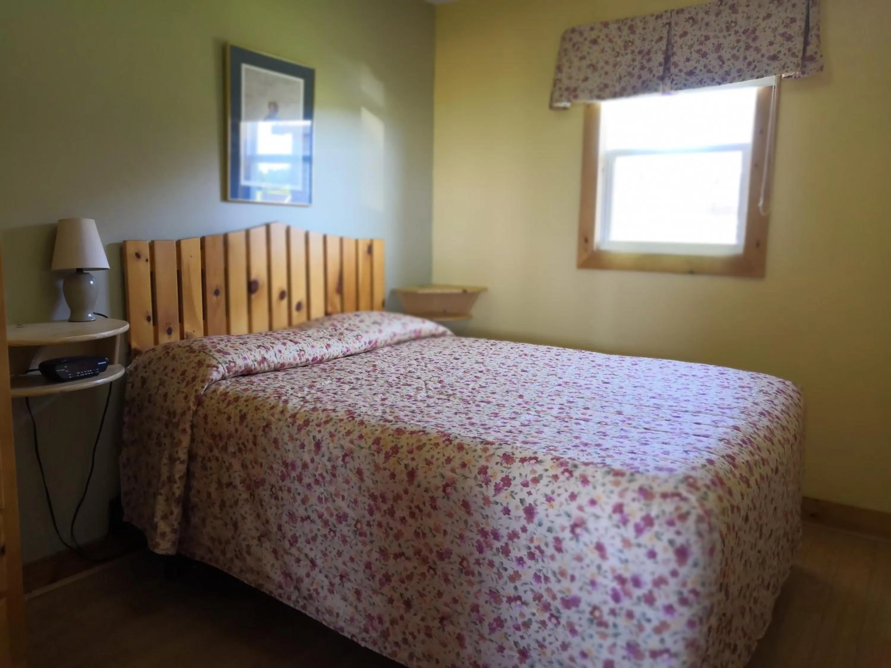 Bed in Cavendish Country Inn & Cottages