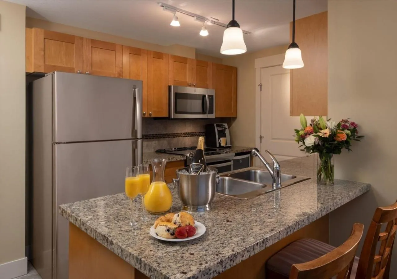 Kitchen or kitchenette in The Cove Lakeside Resort