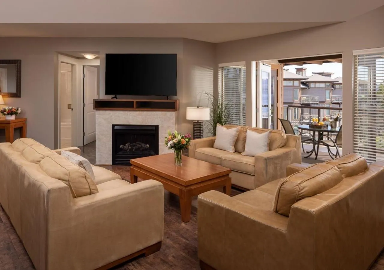 Living room in The Cove Lakeside Resort