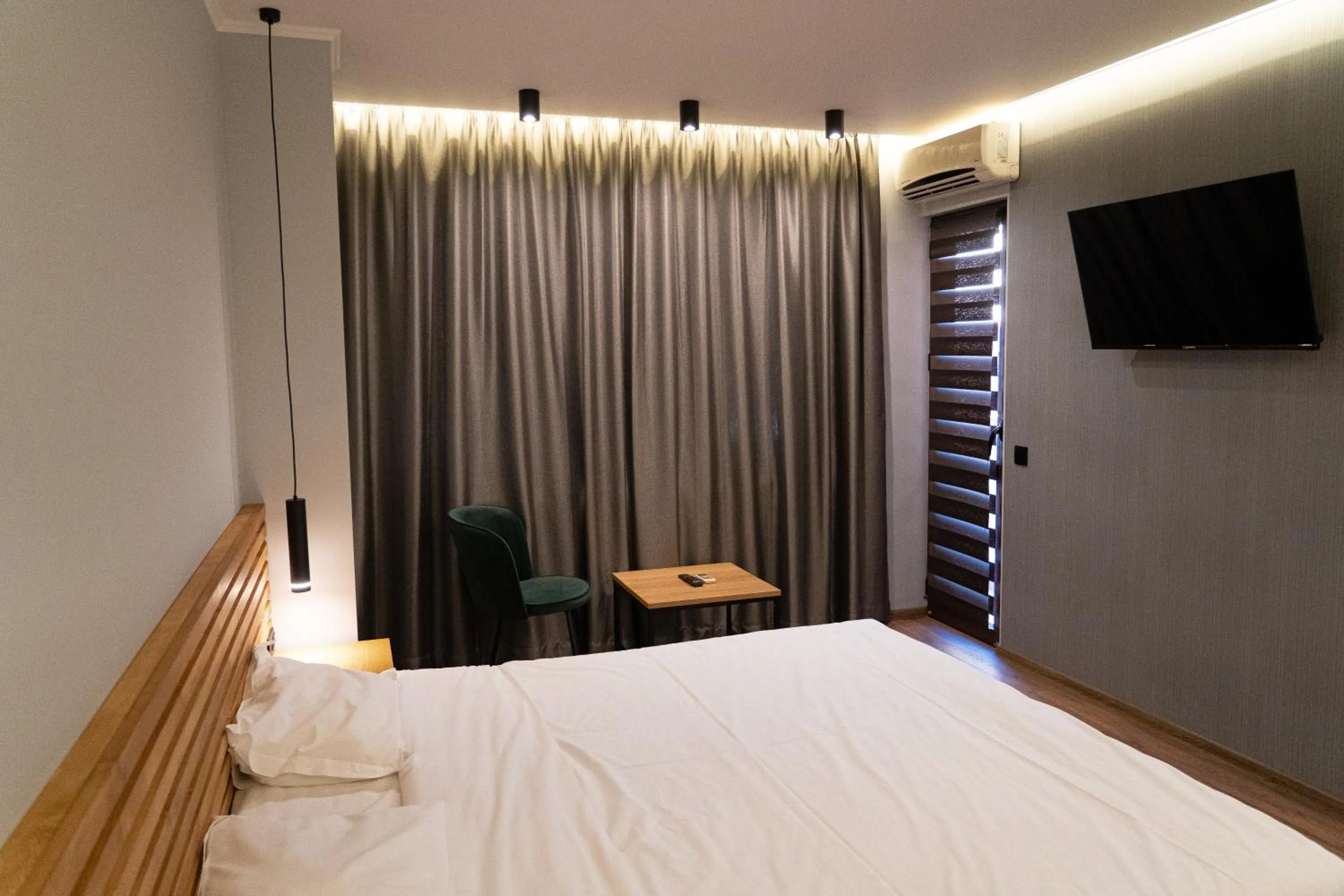 Bed in Family Hotel Pak Tam