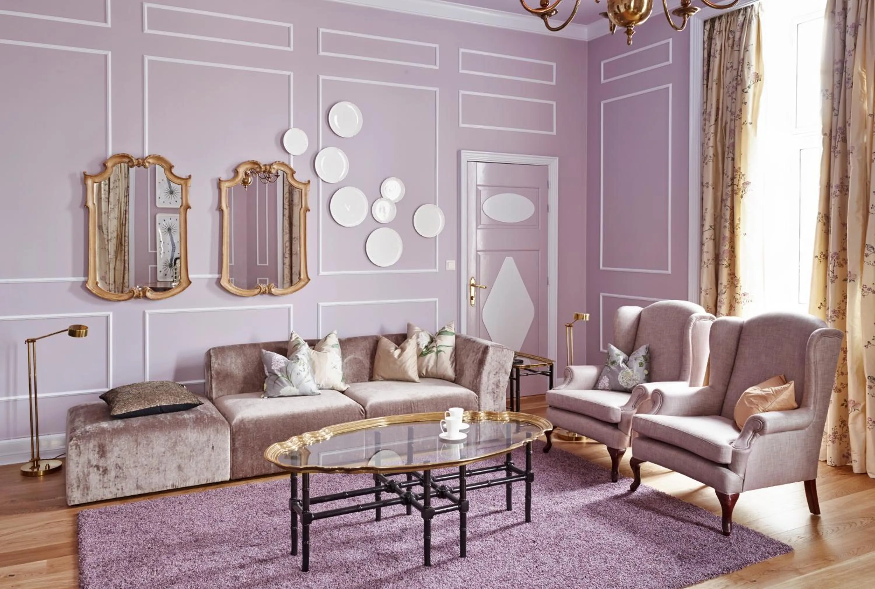 Communal lounge/ TV room in Grand Hotel Oslo