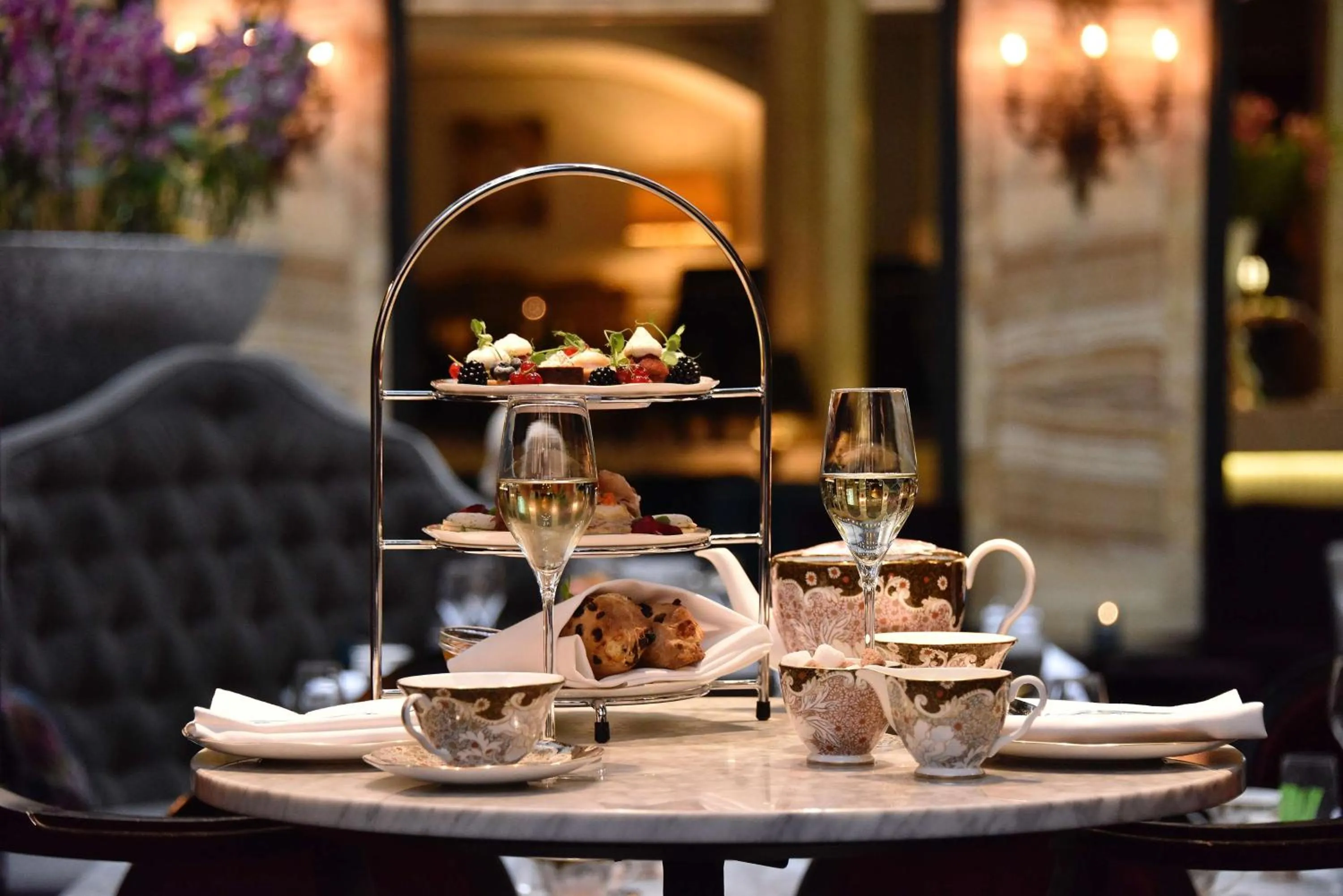 Restaurant/places to eat in Grand Hotel Oslo