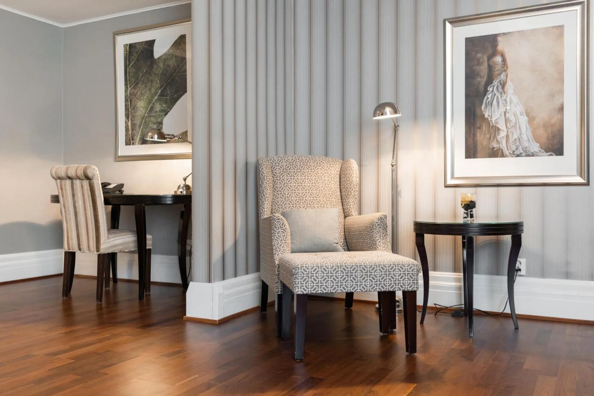 Communal lounge/ TV room in Grand Hotel Oslo