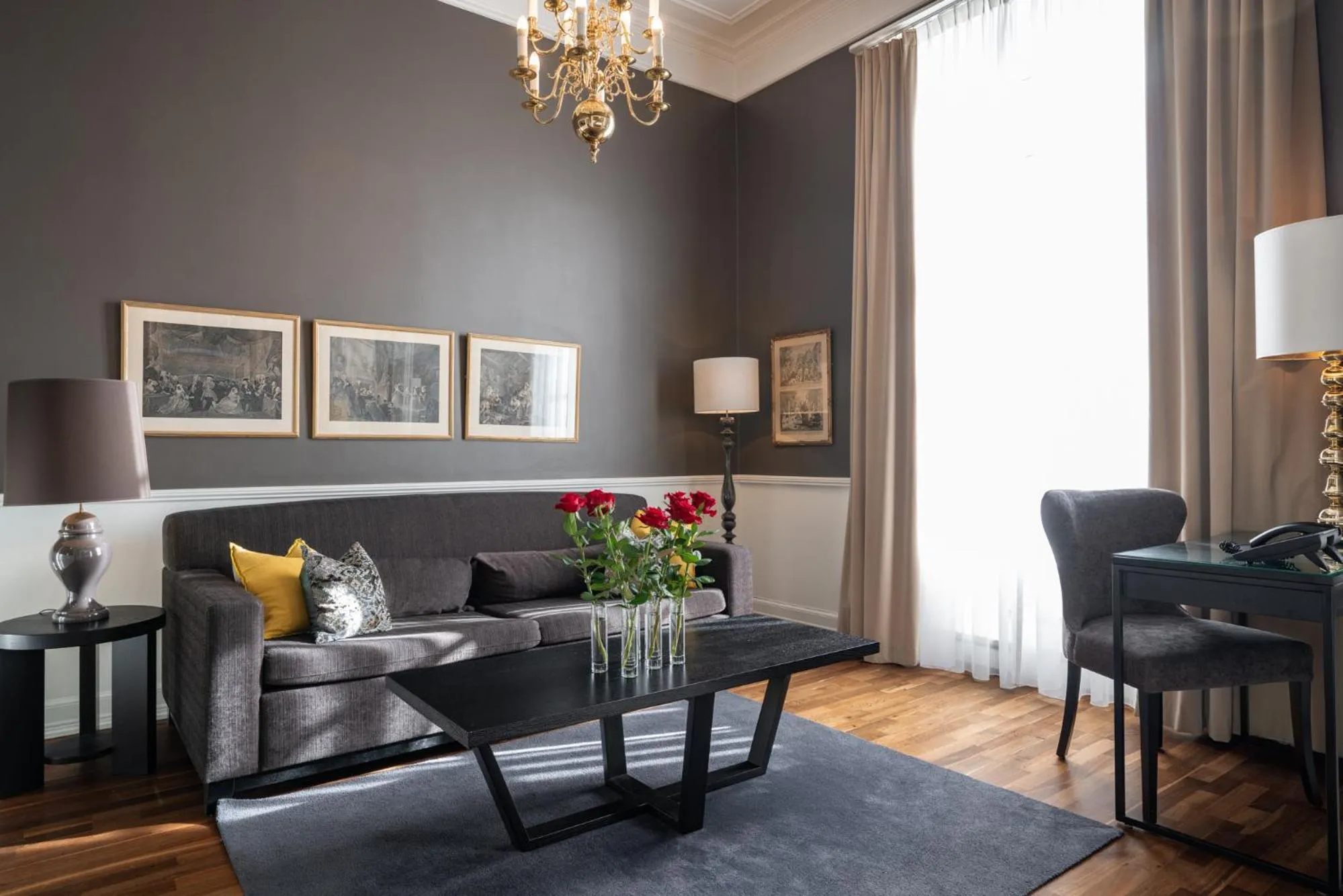 Communal lounge/ TV room in Grand Hotel Oslo