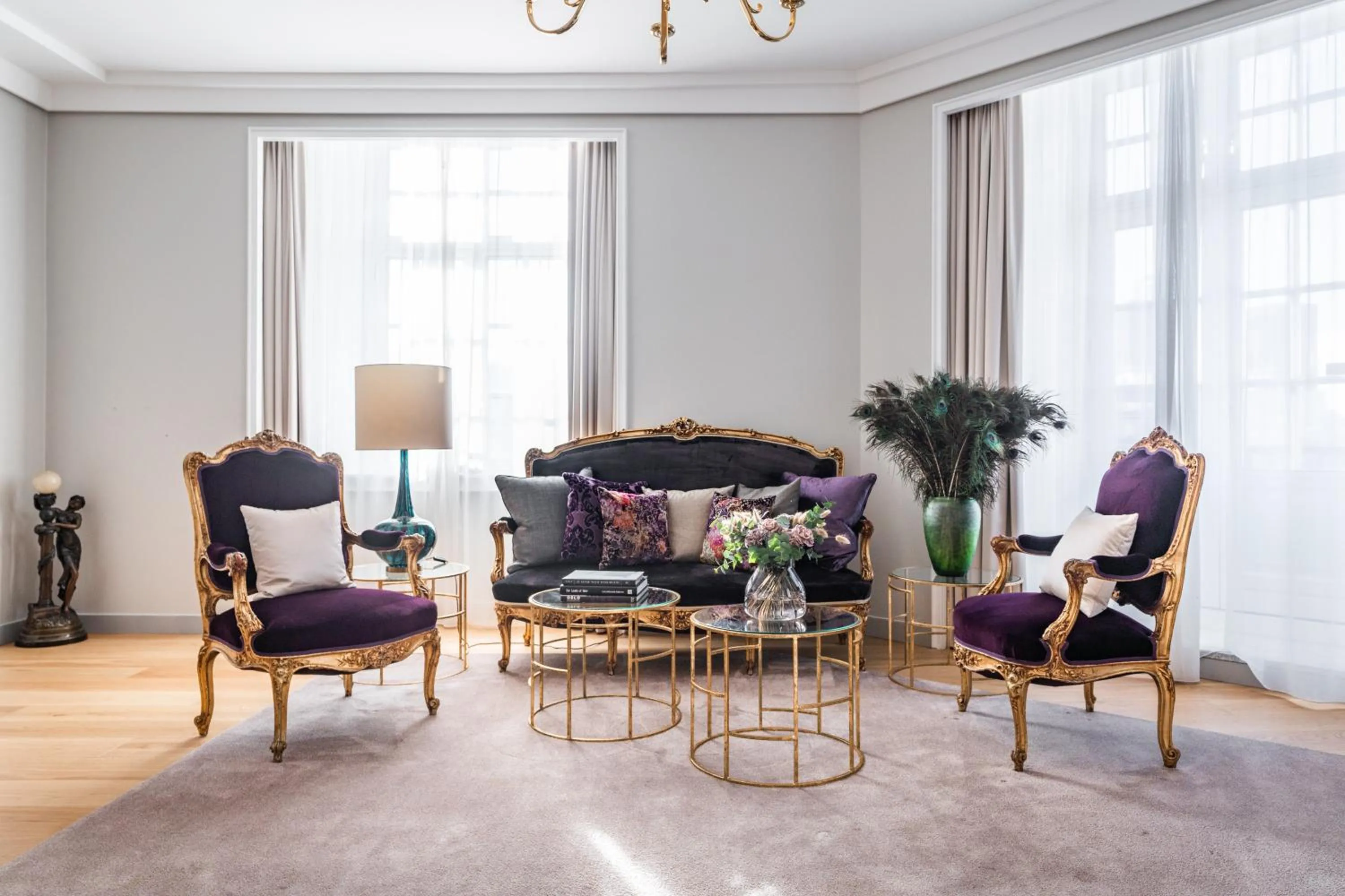 Communal lounge/ TV room in Grand Hotel Oslo