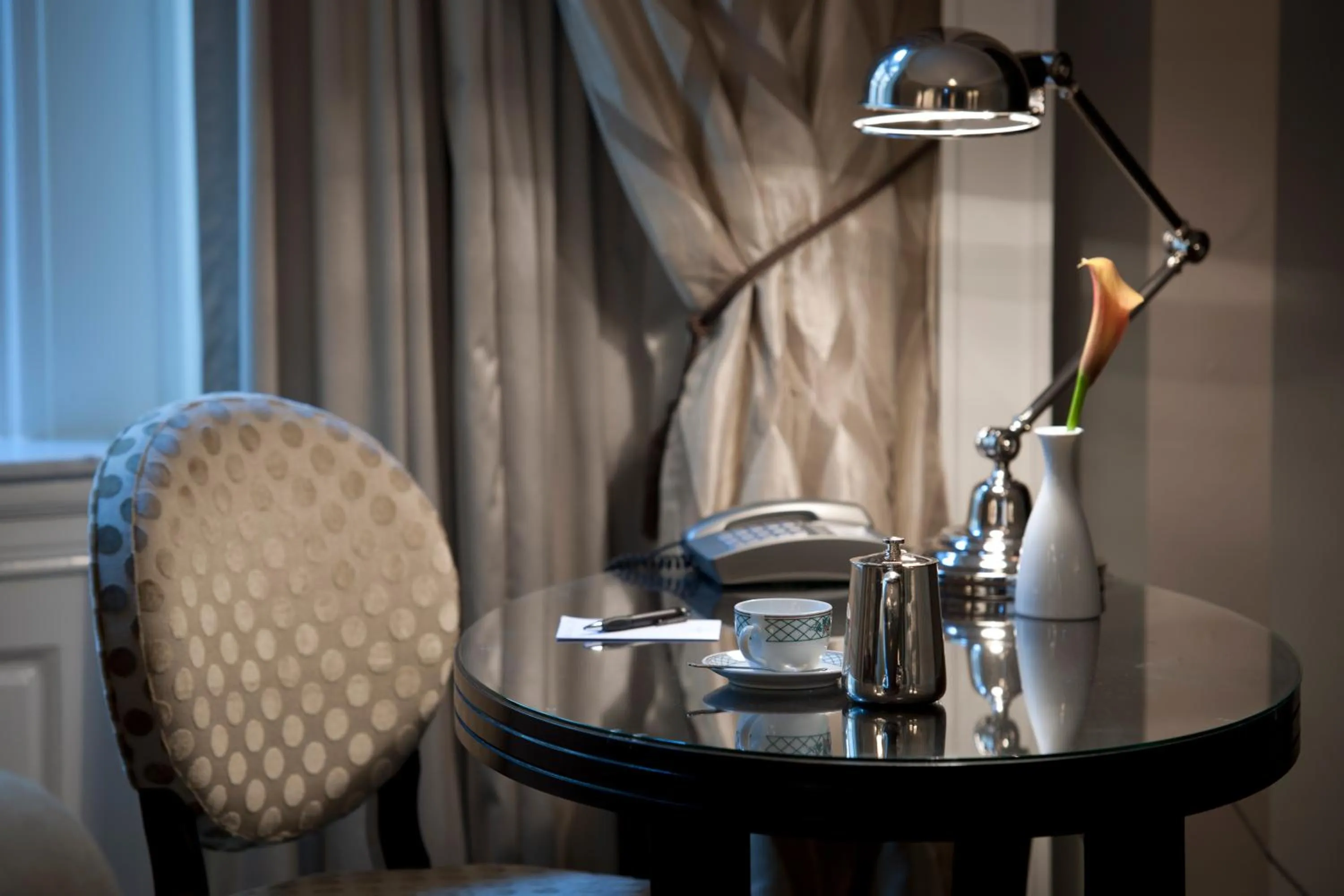 Communal lounge/ TV room in Grand Hotel Oslo