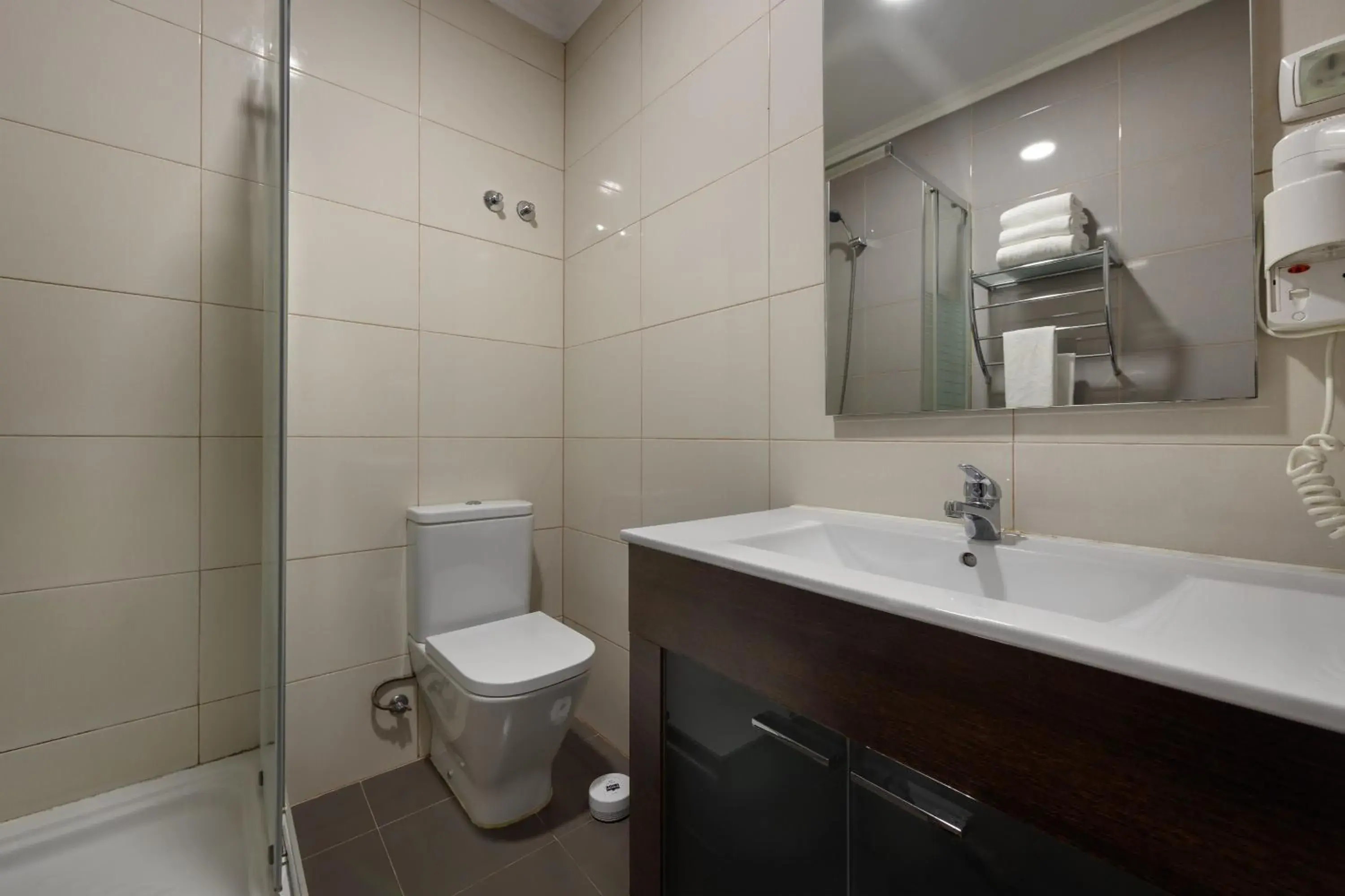 Standard Double or Twin Room with Private Bathroom in Pensão Londres Standard Double or Twin Room with Private Bathroom in Pensão Londres