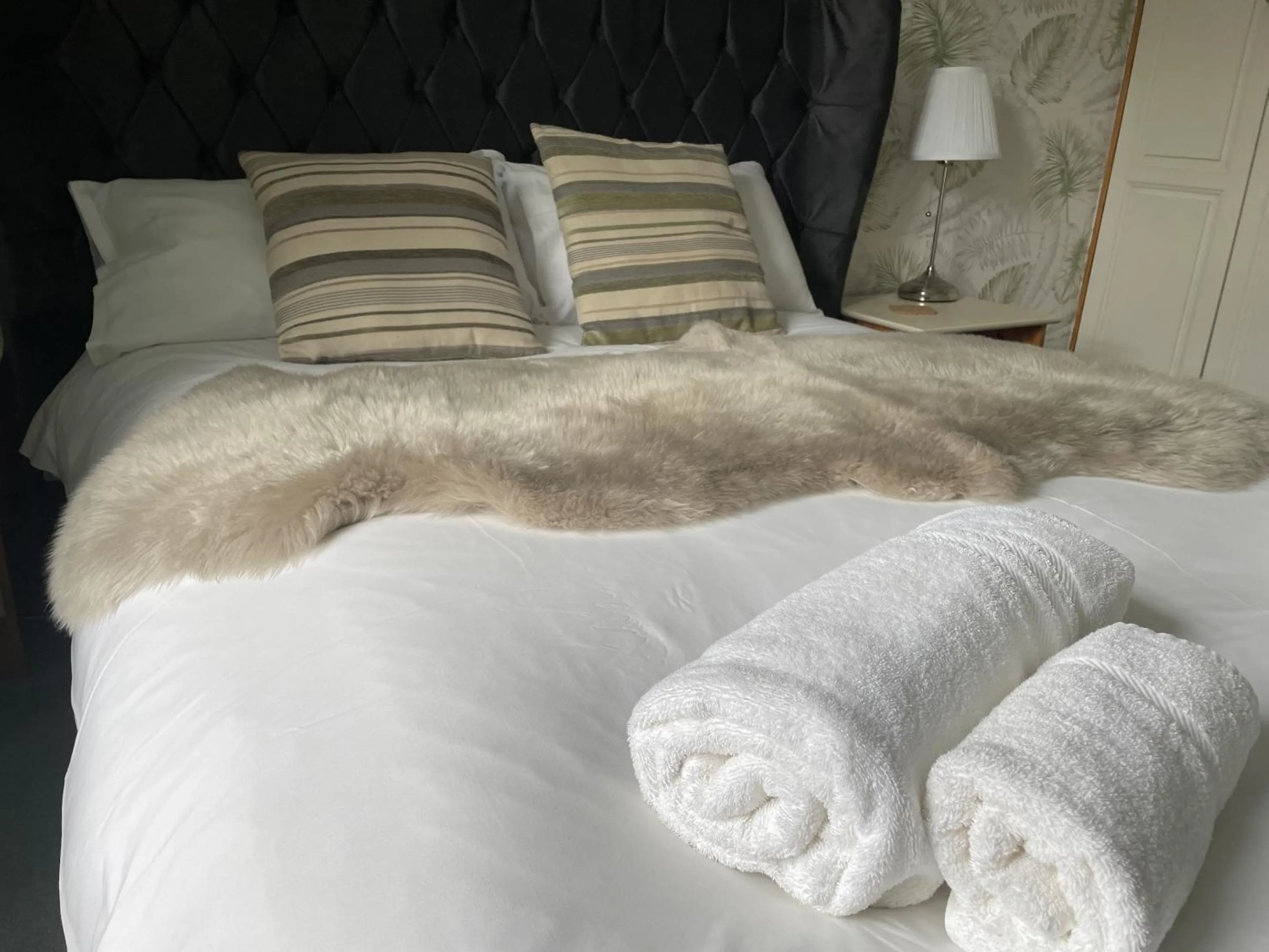 Bedroom, Bed in The Sun Inn