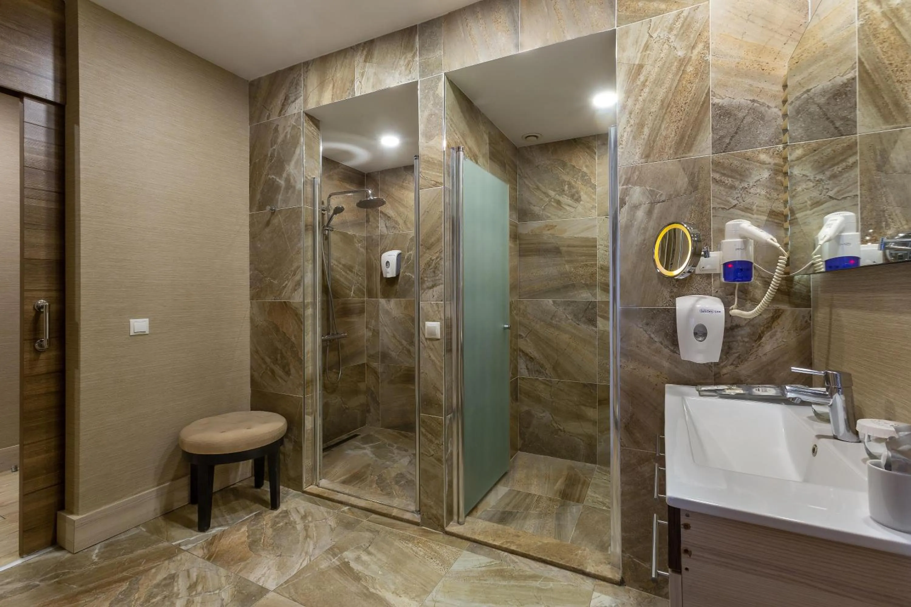 Shower in Sianji Well-Being Resort